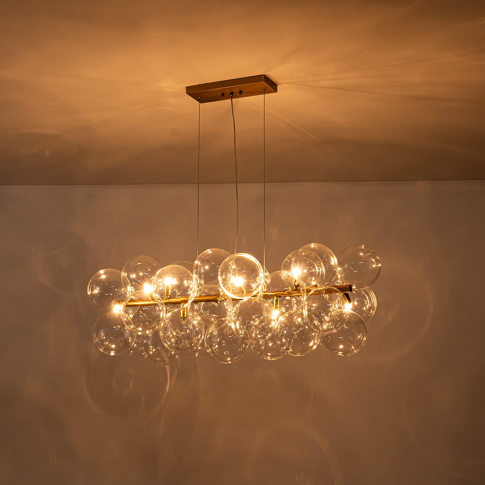 Glowlings 10-flammiger moderner 42" breiter großer linearer Kronleuchter aus klarem Kugelglas