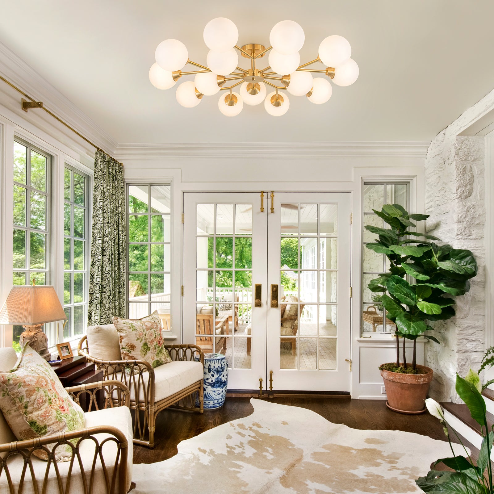 Glowlings 9/15-flammige moderne große Sputnik-Leuchte aus Messing mit Opalglas, halbbündige Montage