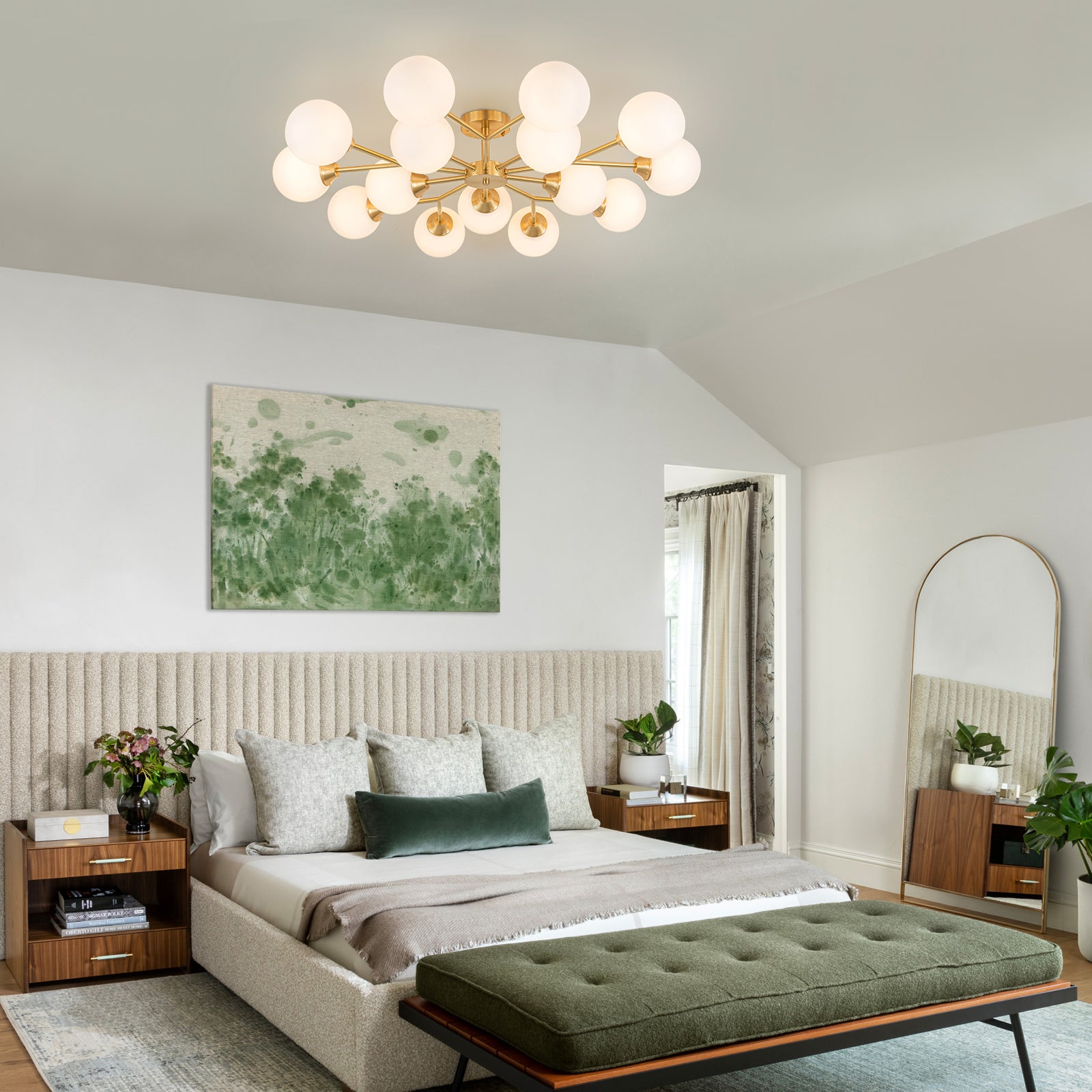 Glowlings 9/15-flammige moderne große Sputnik-Leuchte aus Messing mit Opalglas, halbbündige Montage