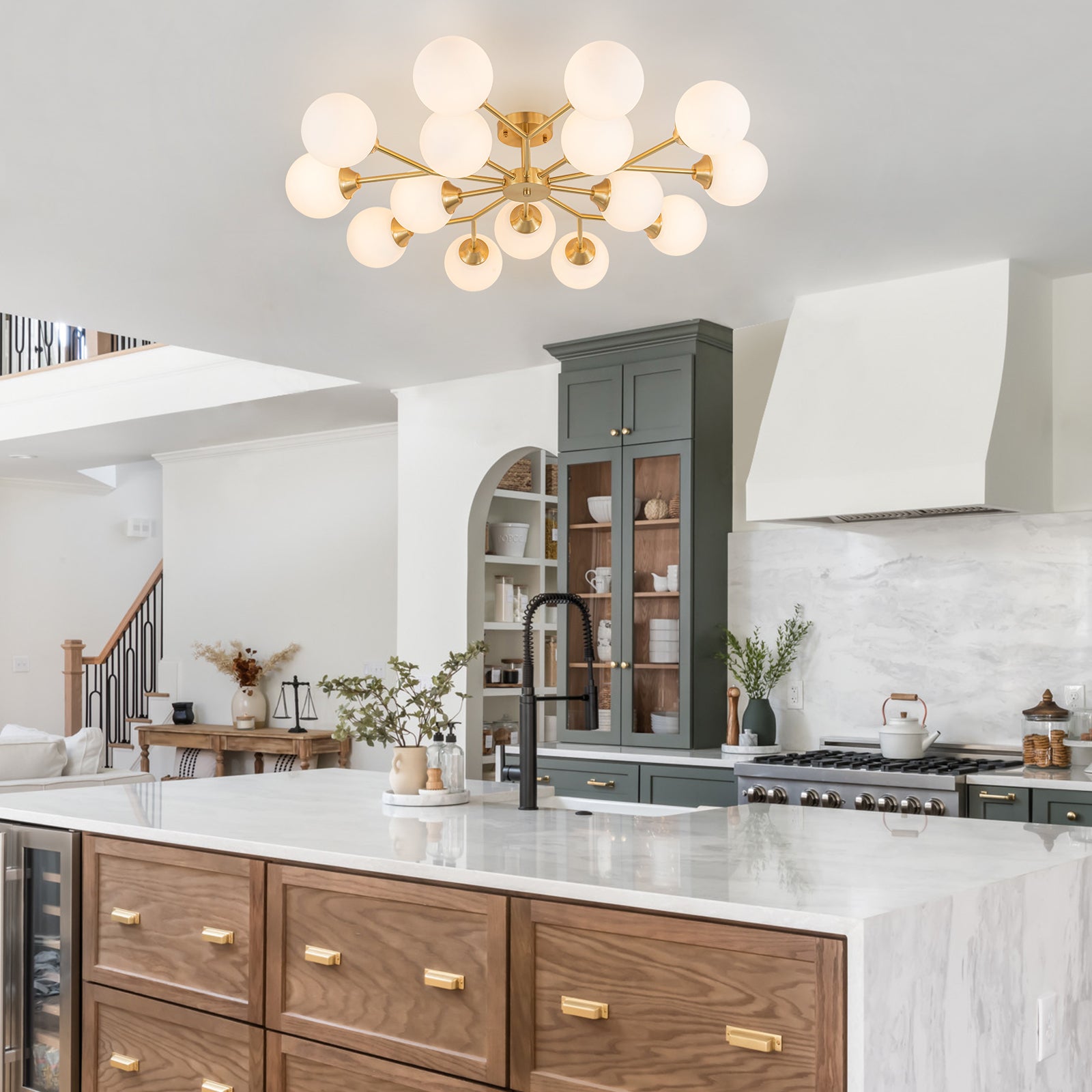 Glowlings 9/15-flammige moderne große Sputnik-Leuchte aus Messing mit Opalglas, halbbündige Montage