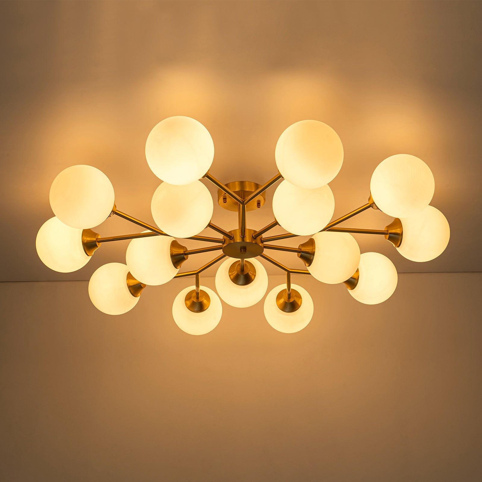 Glowlings 9/15-flammige moderne große Sputnik-Leuchte aus Messing mit Opalglas, halbbündige Montage