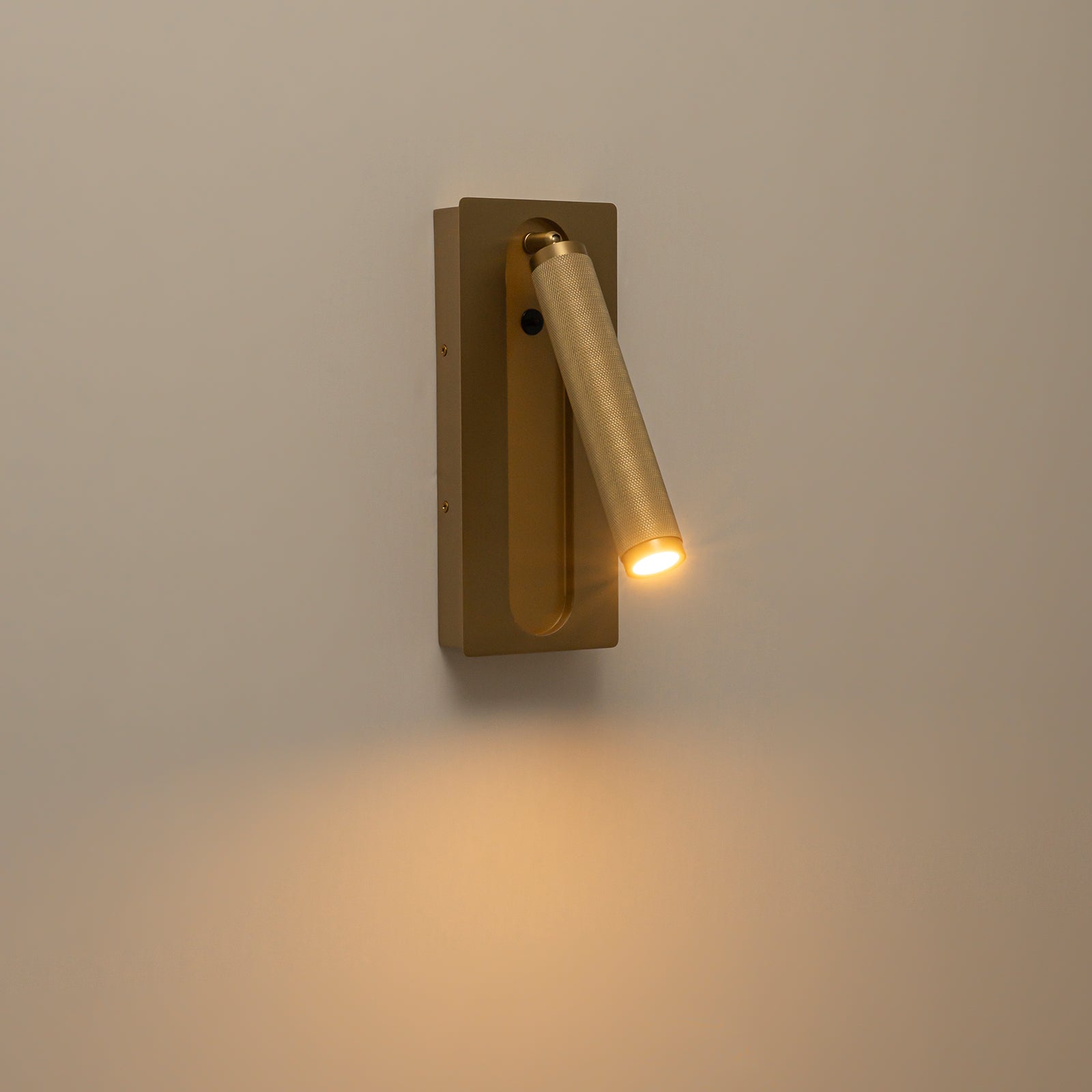 Glowlings 1-Light Modern Brass Bedside Reading Sconce 360° Flexible Spotlight with Knurled Detail & Swivel Arm