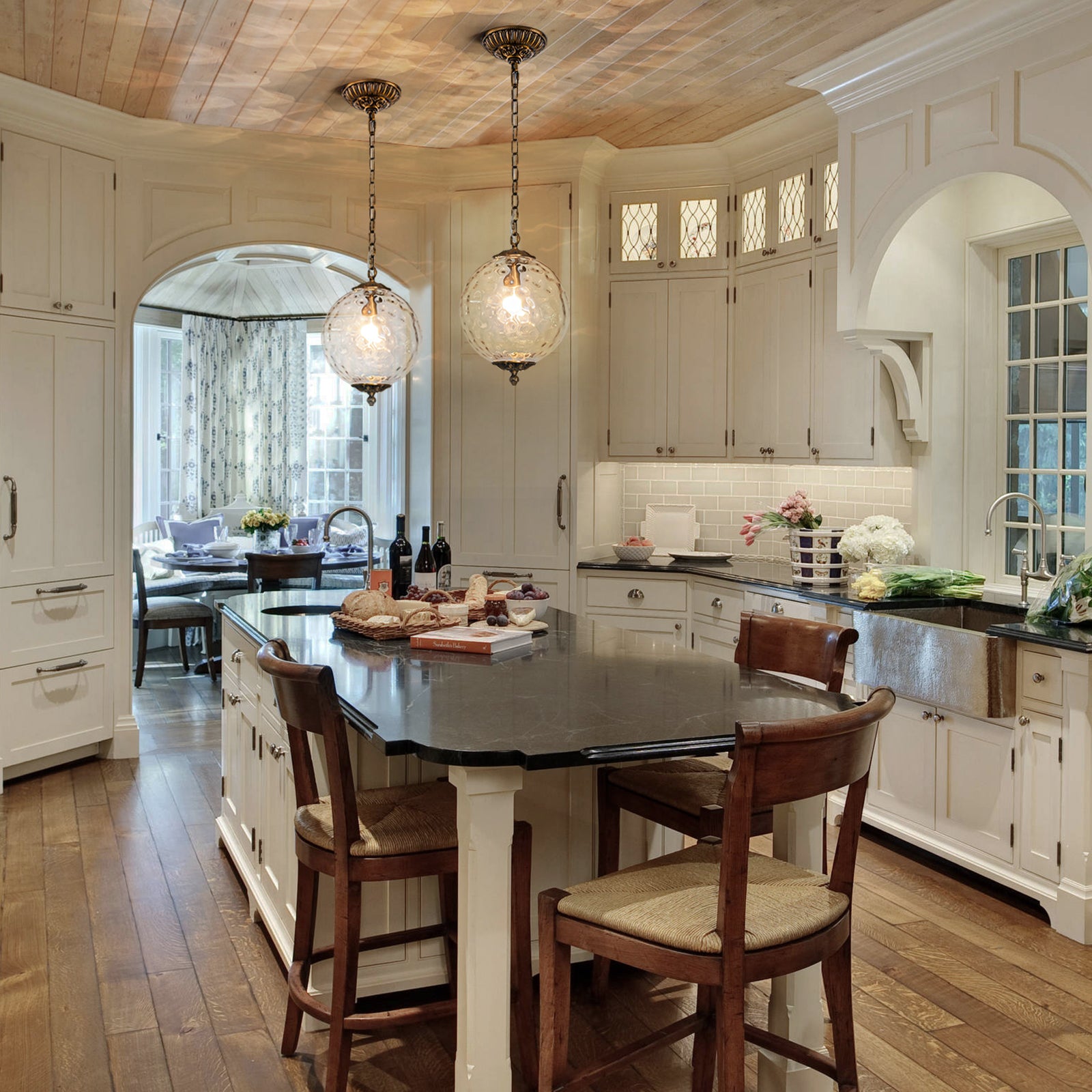 Glowlings 1-Light Classic Aged Brass Clear Hammered Glass Globe Pendant Light