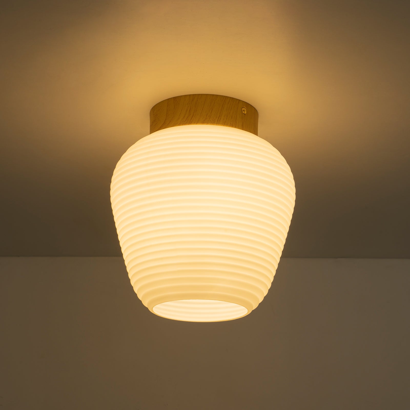 Glowlings 1-flammige, moderne Deckenleuchte aus mattiertem Opalglas, kleine Unterputzmontage