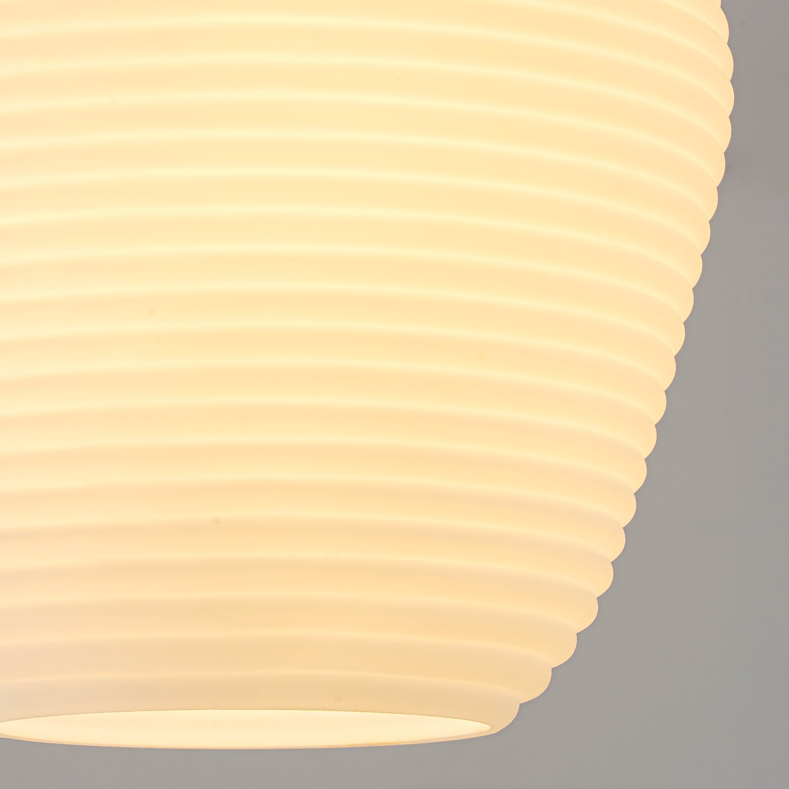 Glowlings 1-flammige, moderne Deckenleuchte aus mattiertem Opalglas, kleine Unterputzmontage