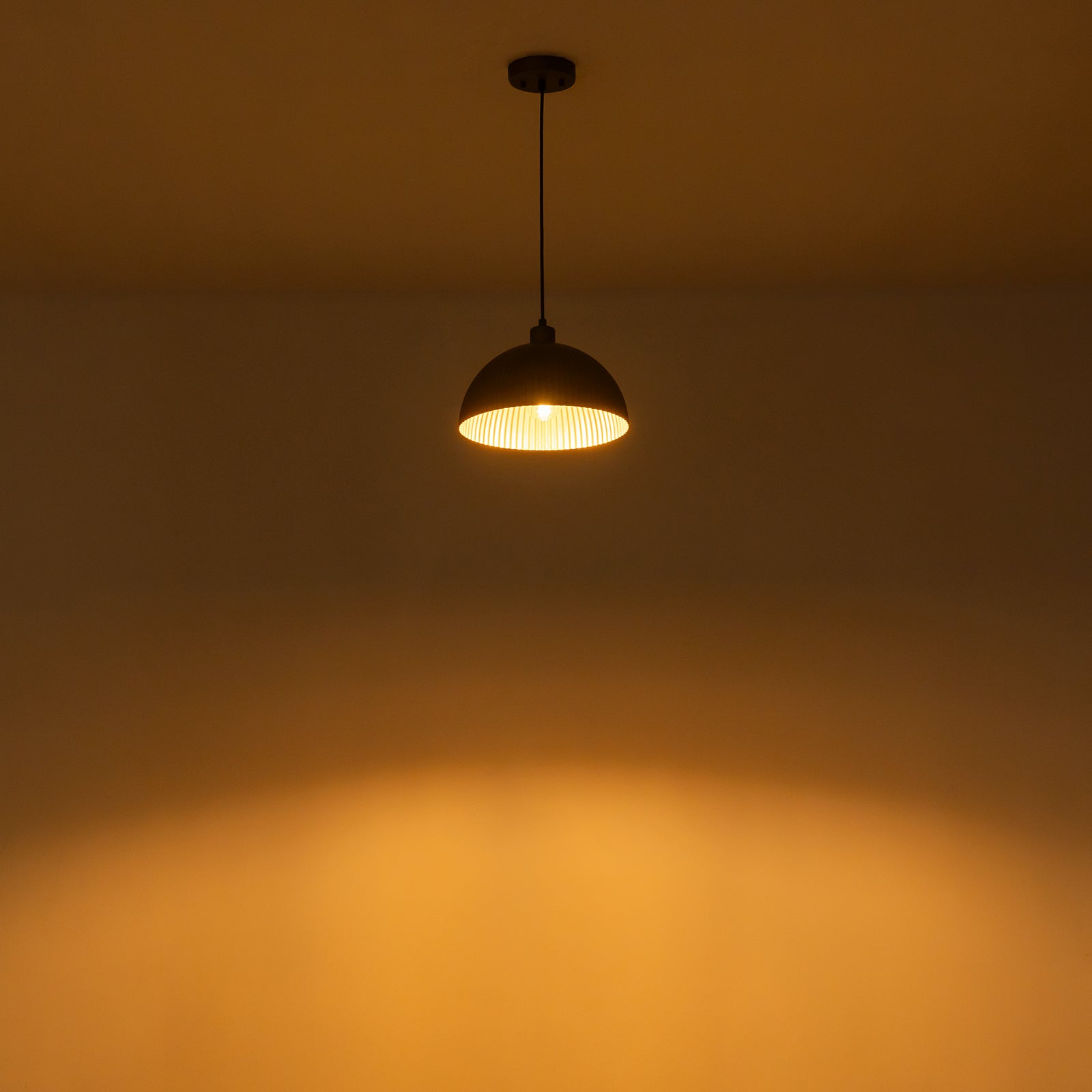 Glowlings 1-flammige Industrie-Pendelleuchte mit gerippter Kuppel, Antik-Bronze, Inselleuchte
