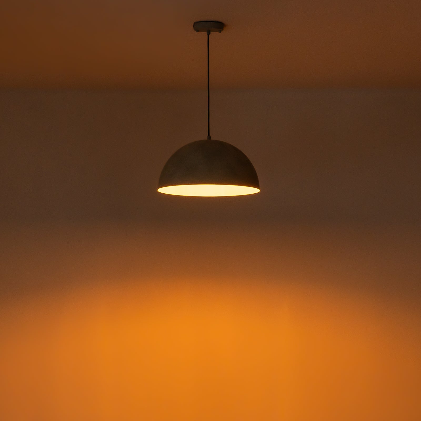 Glowlings 1-flammige, moderne, 40,6 cm breite, strukturierte grüne Kuppel-Pendelleuchte, Inselleuchte