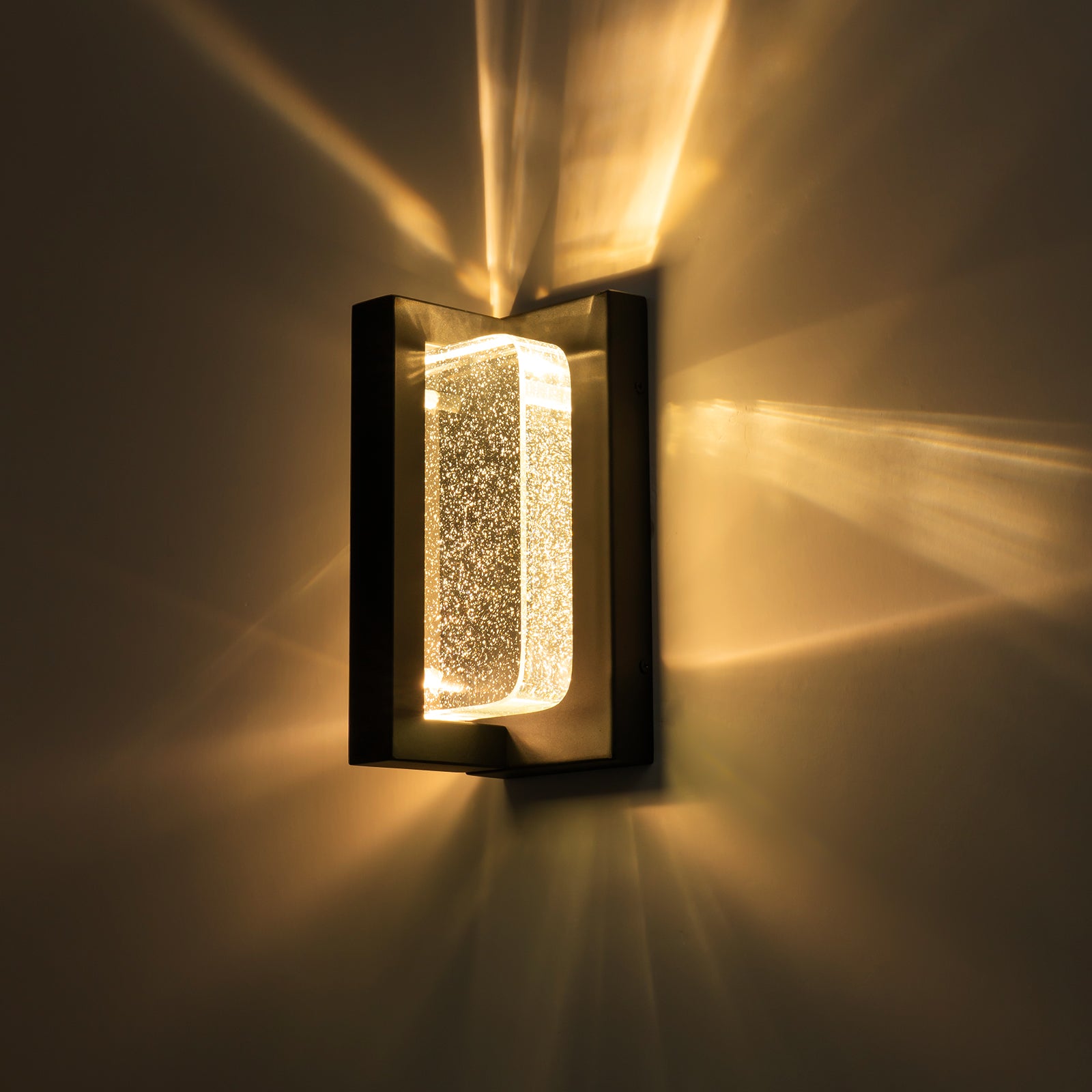 Glowlings 1-flammige, moderne, 27,9 cm hohe IP54-LED-Außenwandleuchte mit integriertem schwarzen Kristall