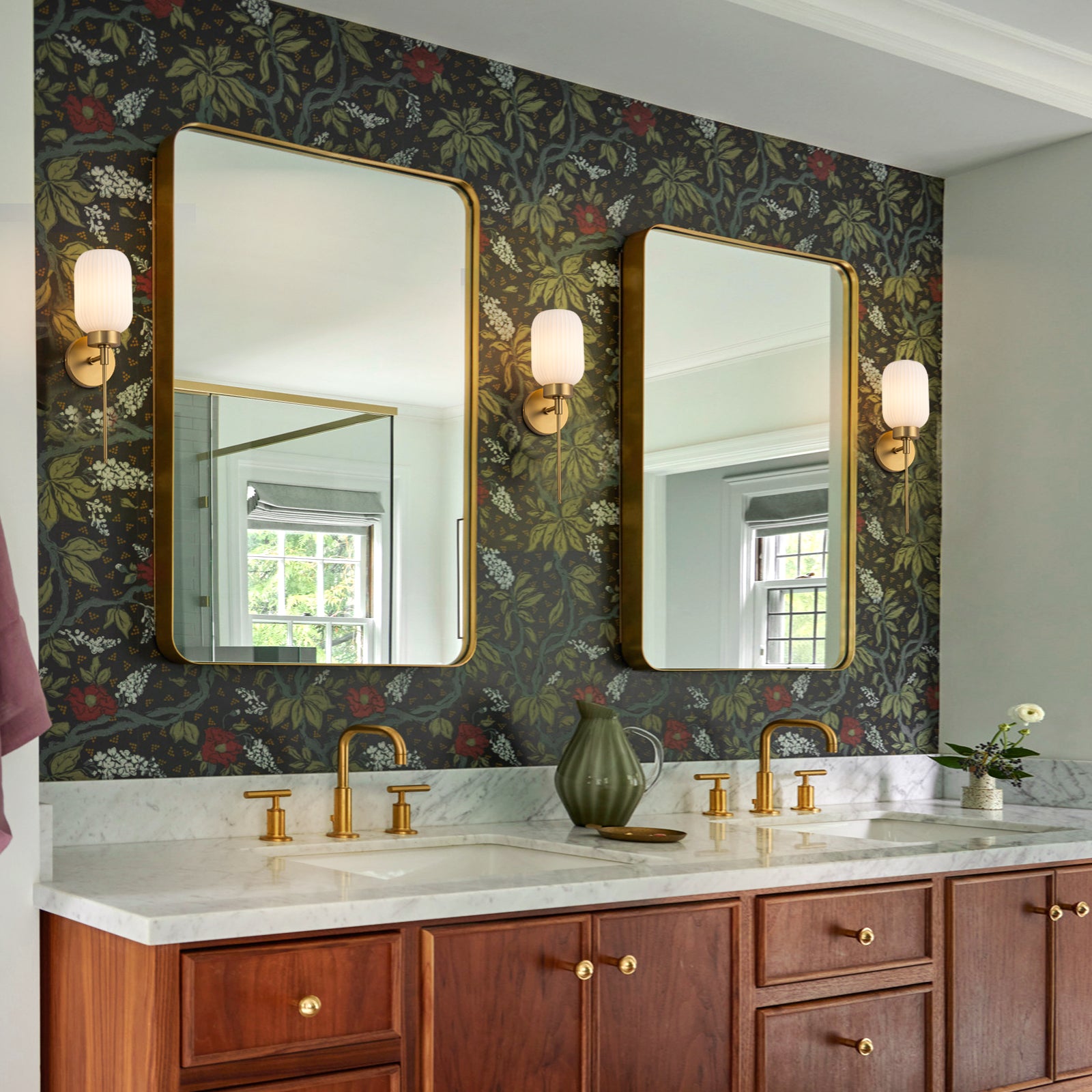 Glowlings 1-Light Modern Brass Ribbed Glass Wall Sconce Bathroom Vanity Light