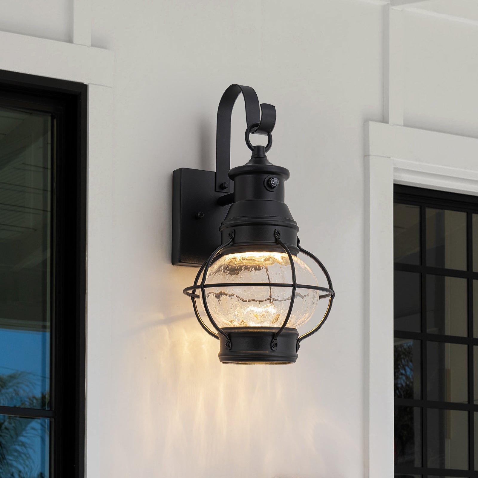 Glowlings 1-flammige, moderne 14" hohe LED-Außenwandleuchte mit gesätem Glas von der Dämmerung bis zum Morgengrauen