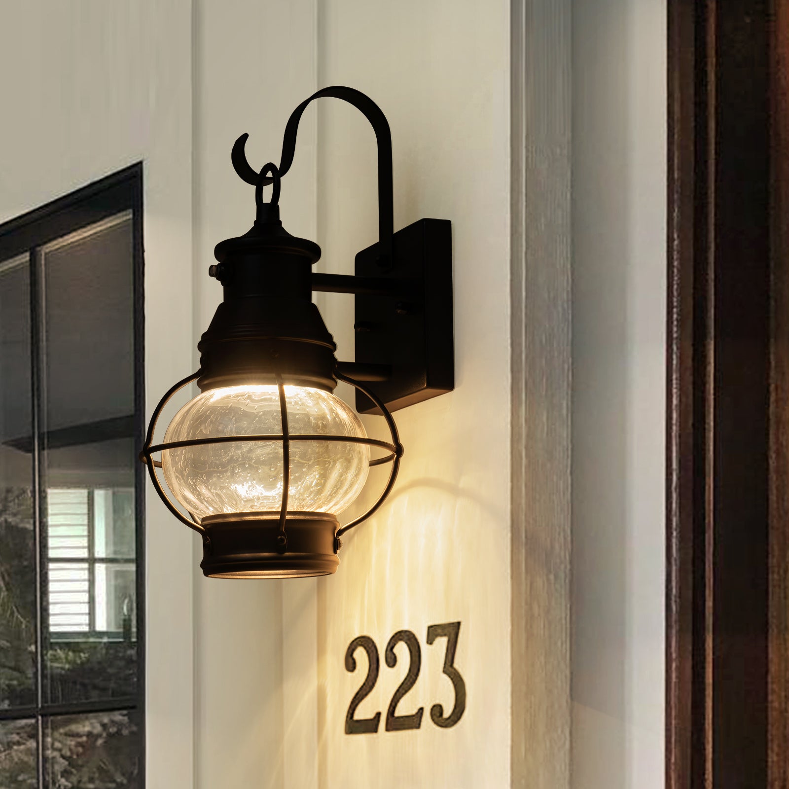 Glowlings 1-flammige, moderne 14" hohe LED-Außenwandleuchte mit gesätem Glas von der Dämmerung bis zum Morgengrauen