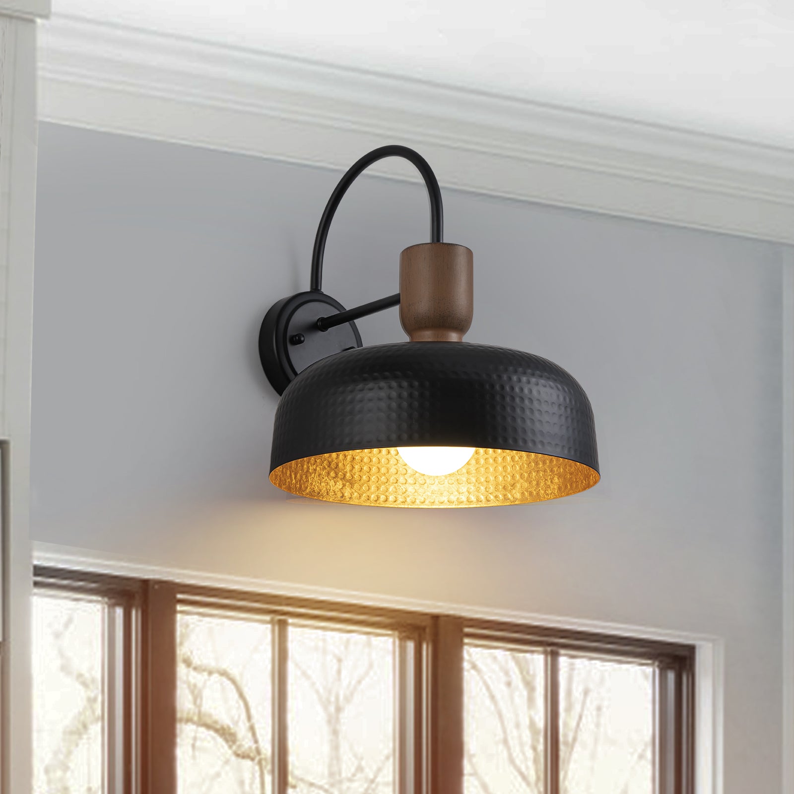 Glowlings 1-flammige, moderne, 30,5 cm breite, gehämmerte schwarze Kuppel-Wandleuchte für den Innen- und Außenbereich