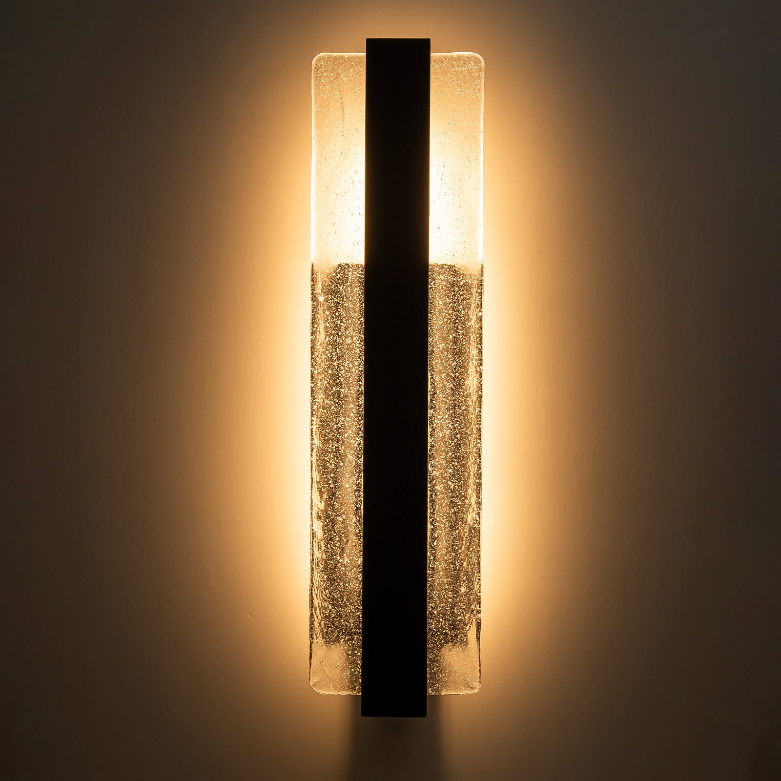 Glowlings 1-flammige, moderne, 23" hohe, große, schwarze, handgefertigte, integrierte LED-Wandleuchte aus Saatglas für den Außenbereich