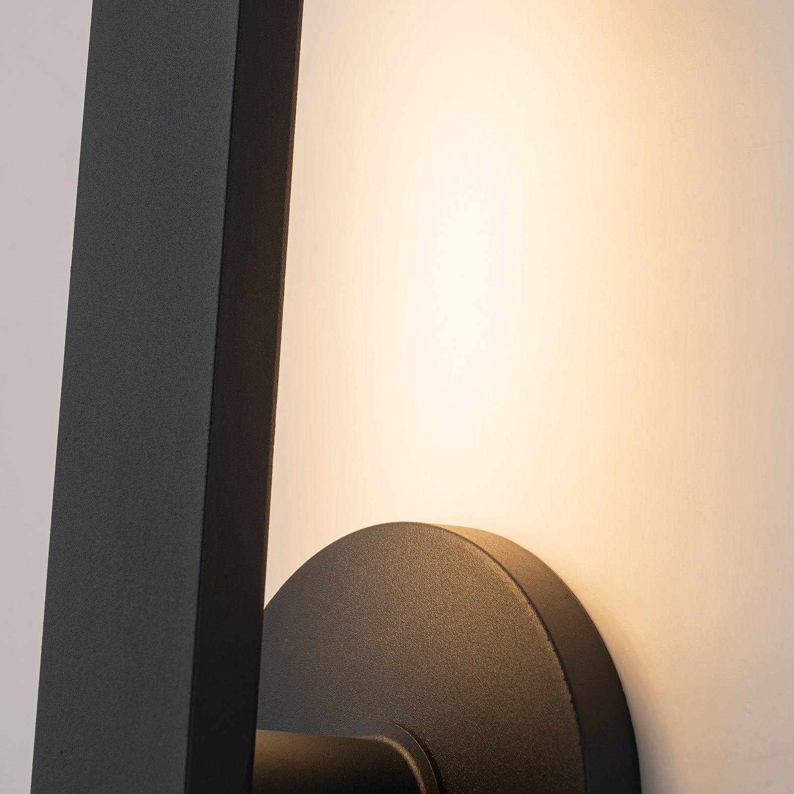 Glowlings 1-flammige, moderne, 30,5 cm hohe, IP54-mattschwarze integrierte LED-Wandleuchte für den Außenbereich