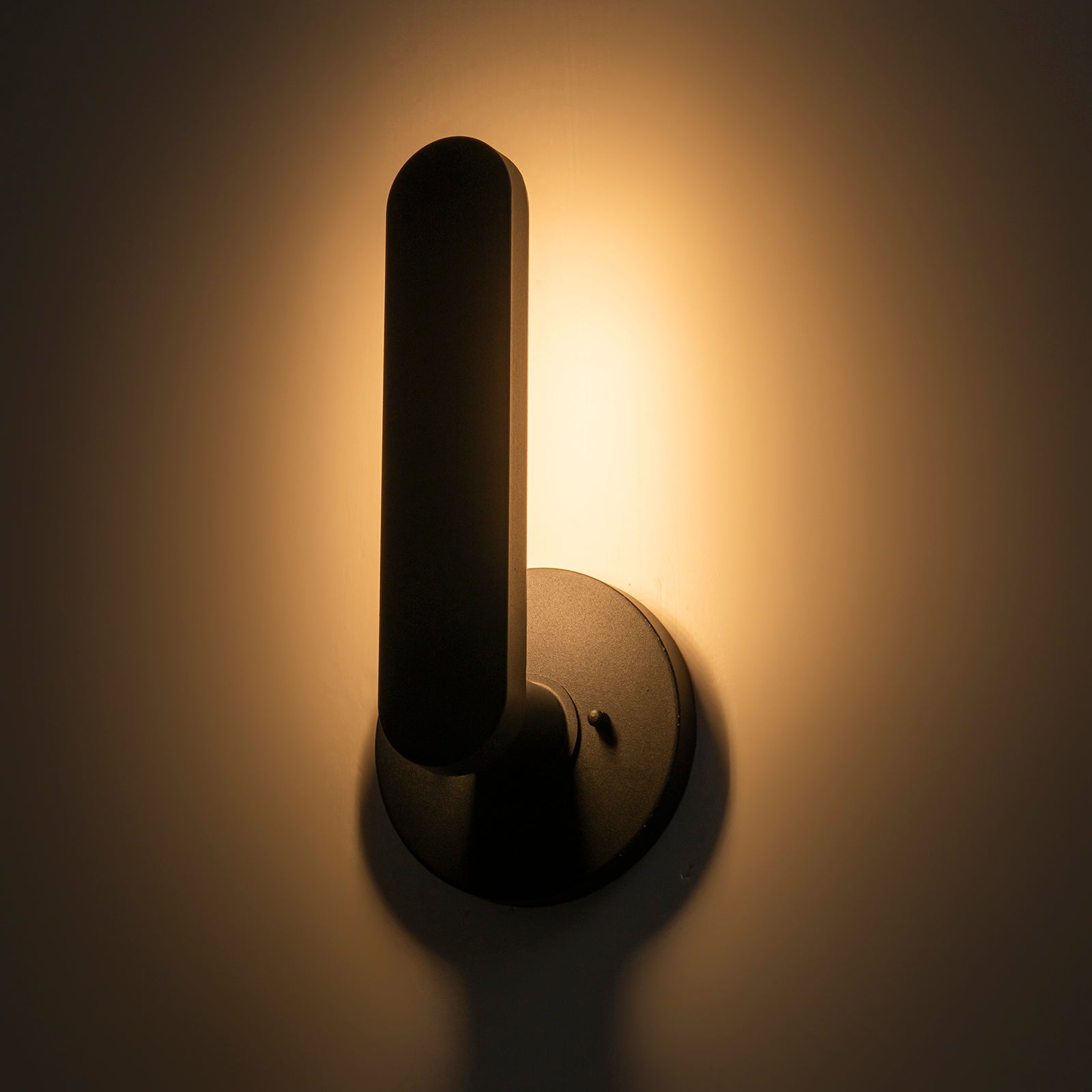 Glowlings 1-flammige, moderne, 30,5 cm hohe, IP54-mattschwarze integrierte LED-Wandleuchte für den Außenbereich
