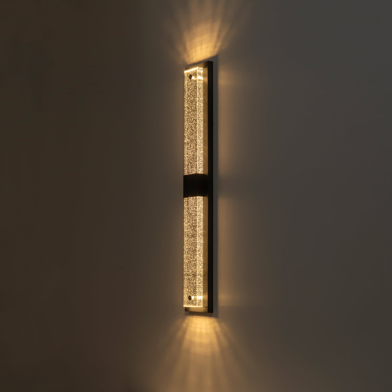 Glowlings 1-flammige, 81,3 cm hohe, rechteckige LED-Wandleuchte mit schwarzem Kristallglas für drinnen und draußen