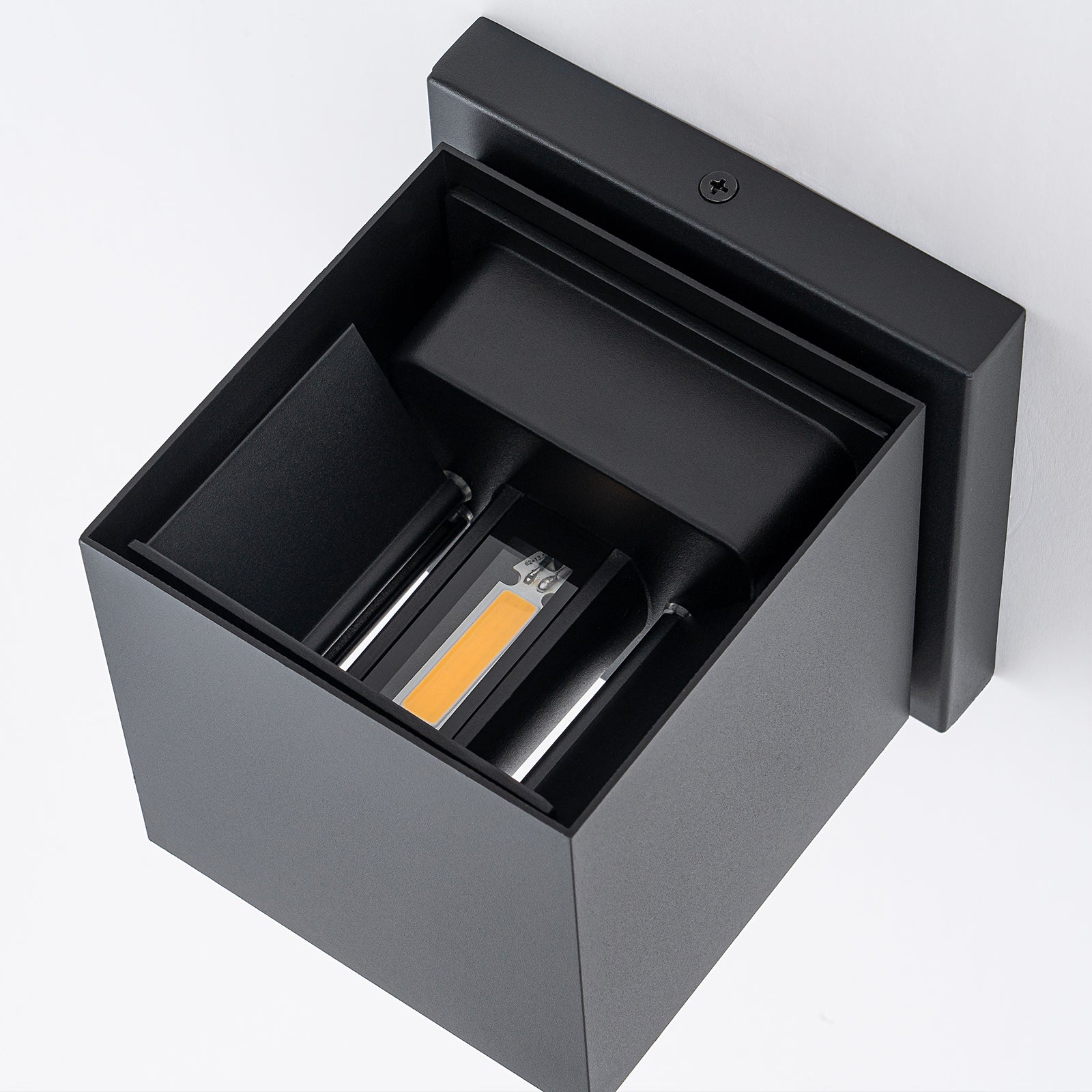 Glowlings 1-flammige kleine quadratische drehbare Wandleuchte für den Außenbereich in Mattschwarz