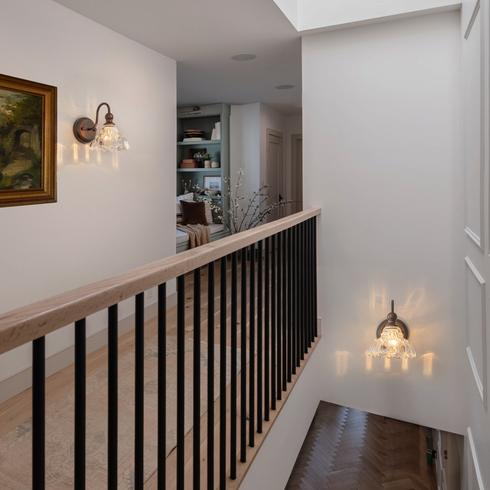 Glowlings 3/4-flammige Badezimmer-Waschtischleuchte im Vintage-Stil, Antik-Bronze, Glas, blumenförmig, über dem Spiegel