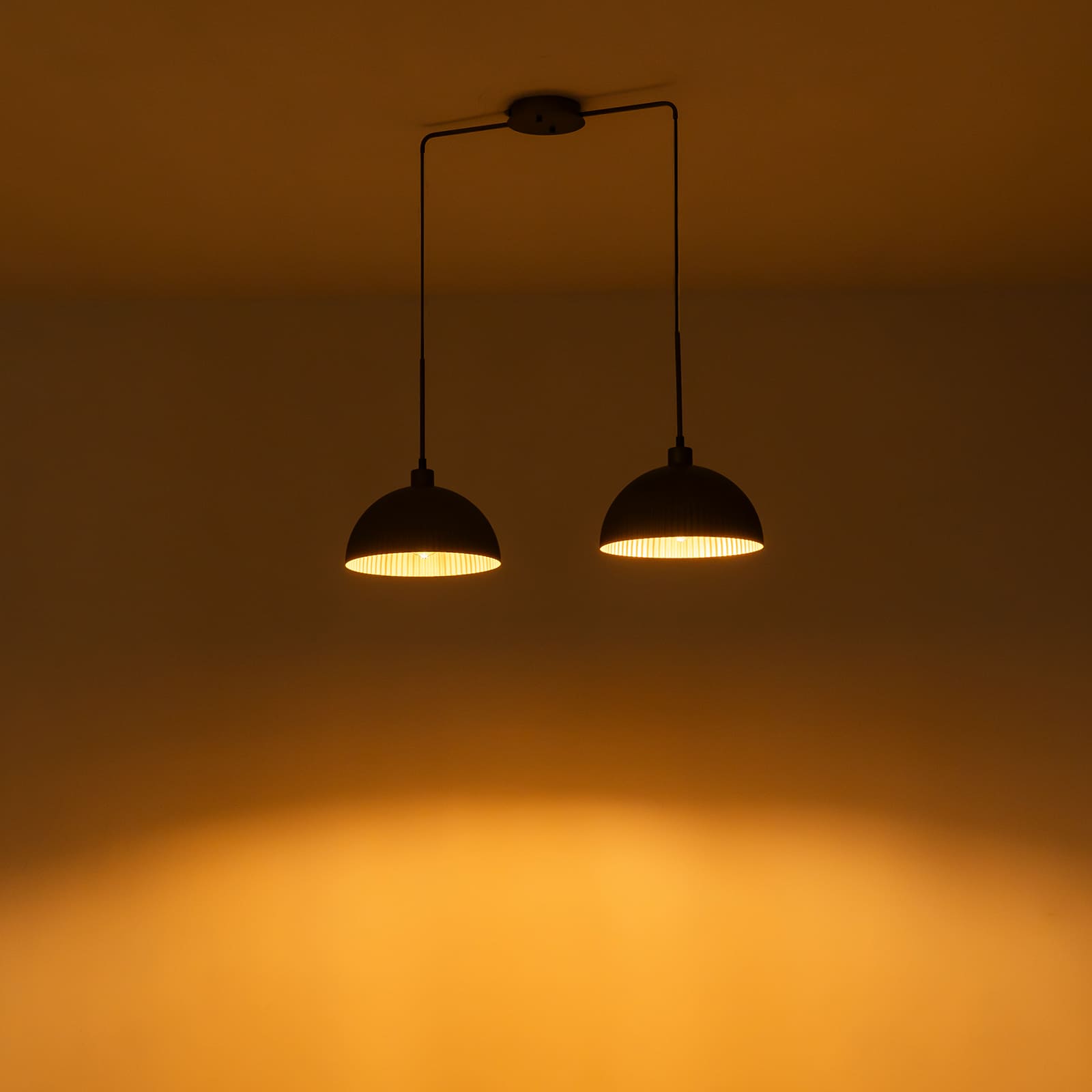 Glowlings 2-flammige, 83,8 cm breite, übergroße, gerippte Kuppel-Pendelleuchte im Industriestil im Antik-Bronze-Stil