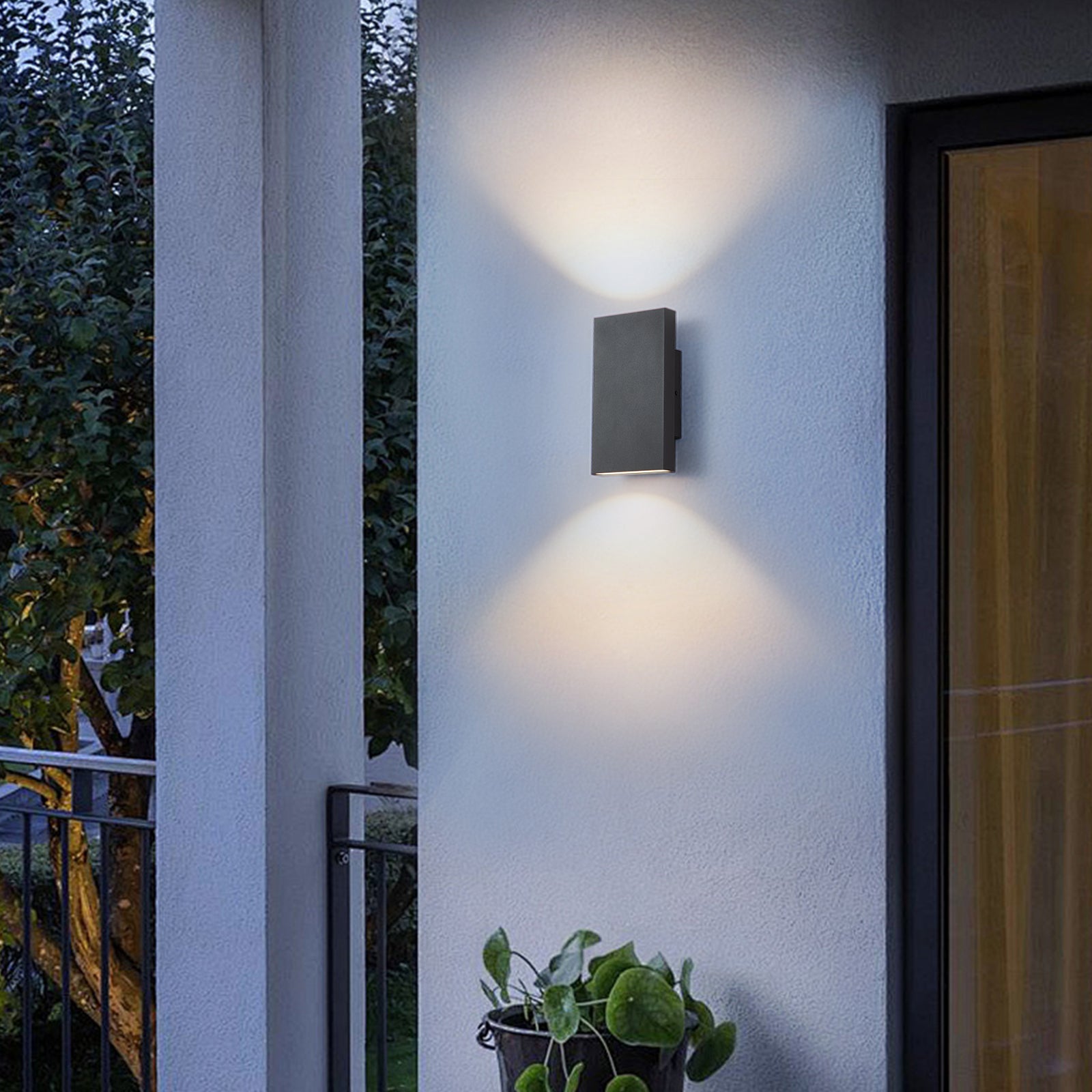 Glowlings 2-flammige, 25,4 cm hohe, moderne, integrierte LED-Außenwandleuchte in Schwarz/gebürstetem Gold