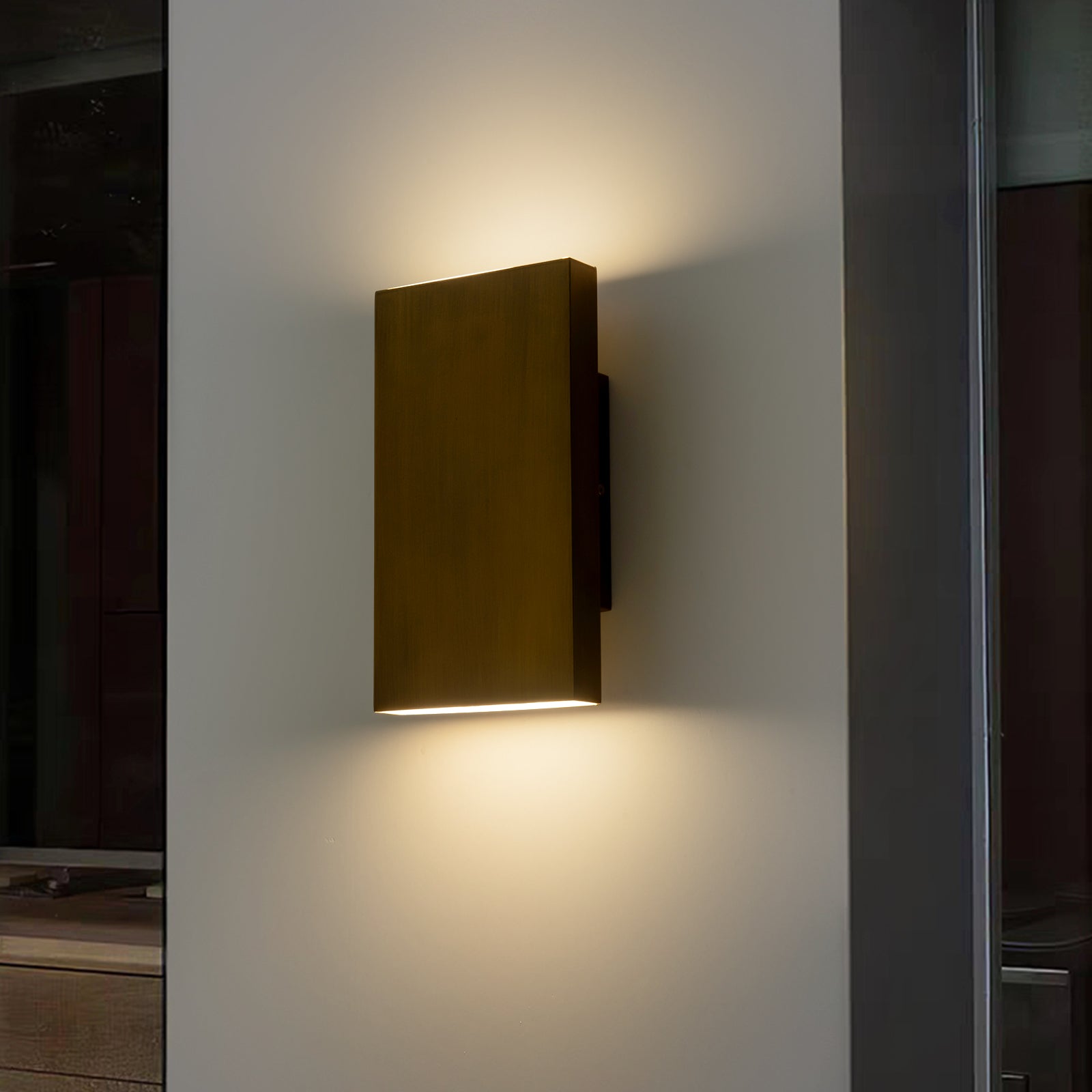 Glowlings 2-flammige, 25,4 cm hohe, moderne, integrierte LED-Außenwandleuchte in Schwarz/gebürstetem Gold