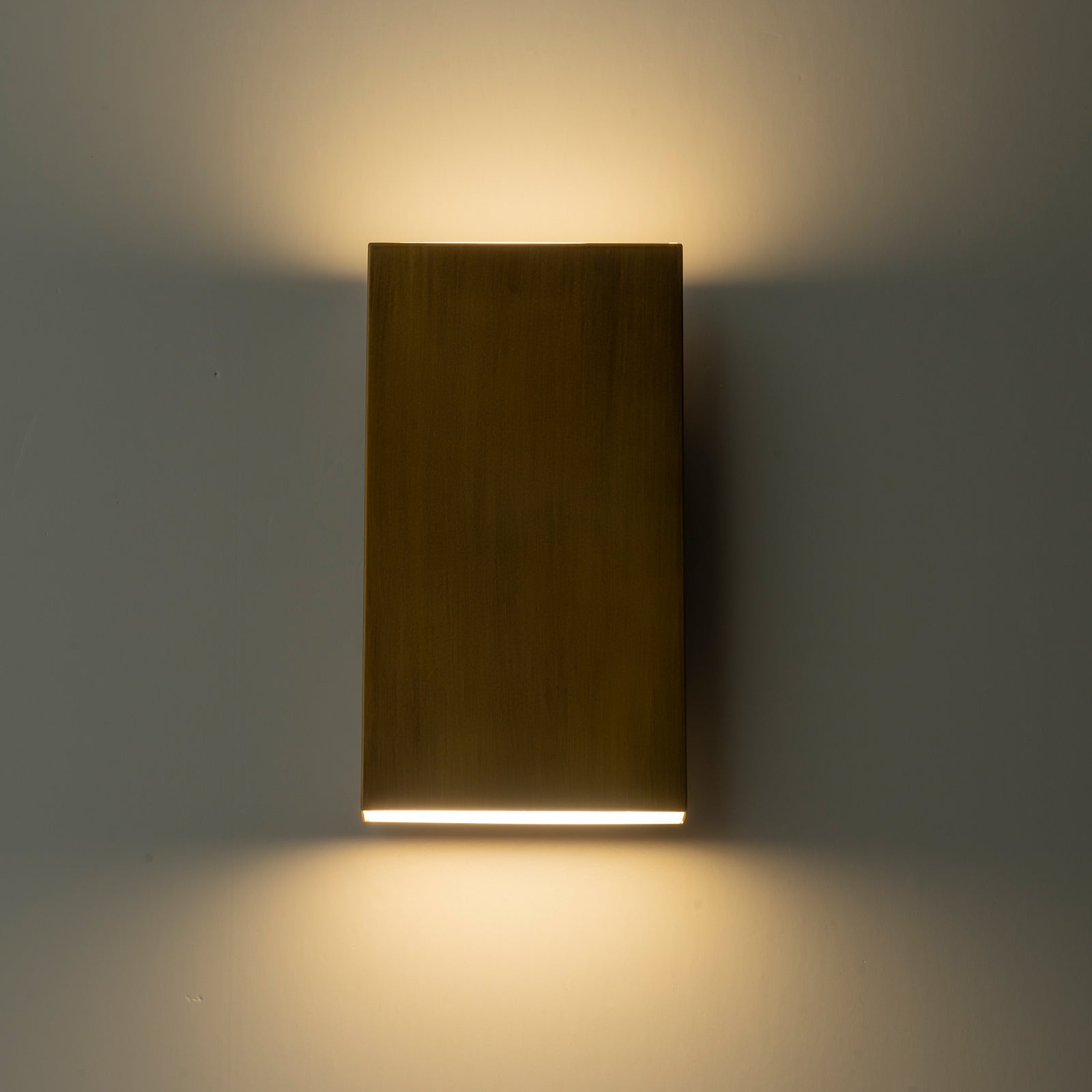 Glowlings 2-flammige, 25,4 cm hohe, moderne, integrierte LED-Außenwandleuchte in Schwarz/gebürstetem Gold