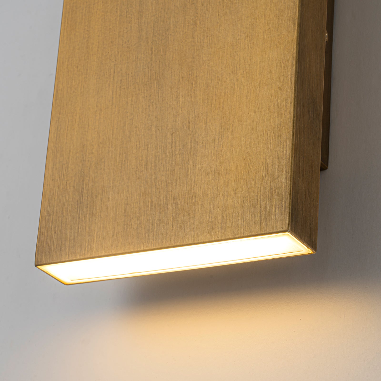 Glowlings 2-flammige, 25,4 cm hohe, moderne, integrierte LED-Außenwandleuchte in Schwarz/gebürstetem Gold