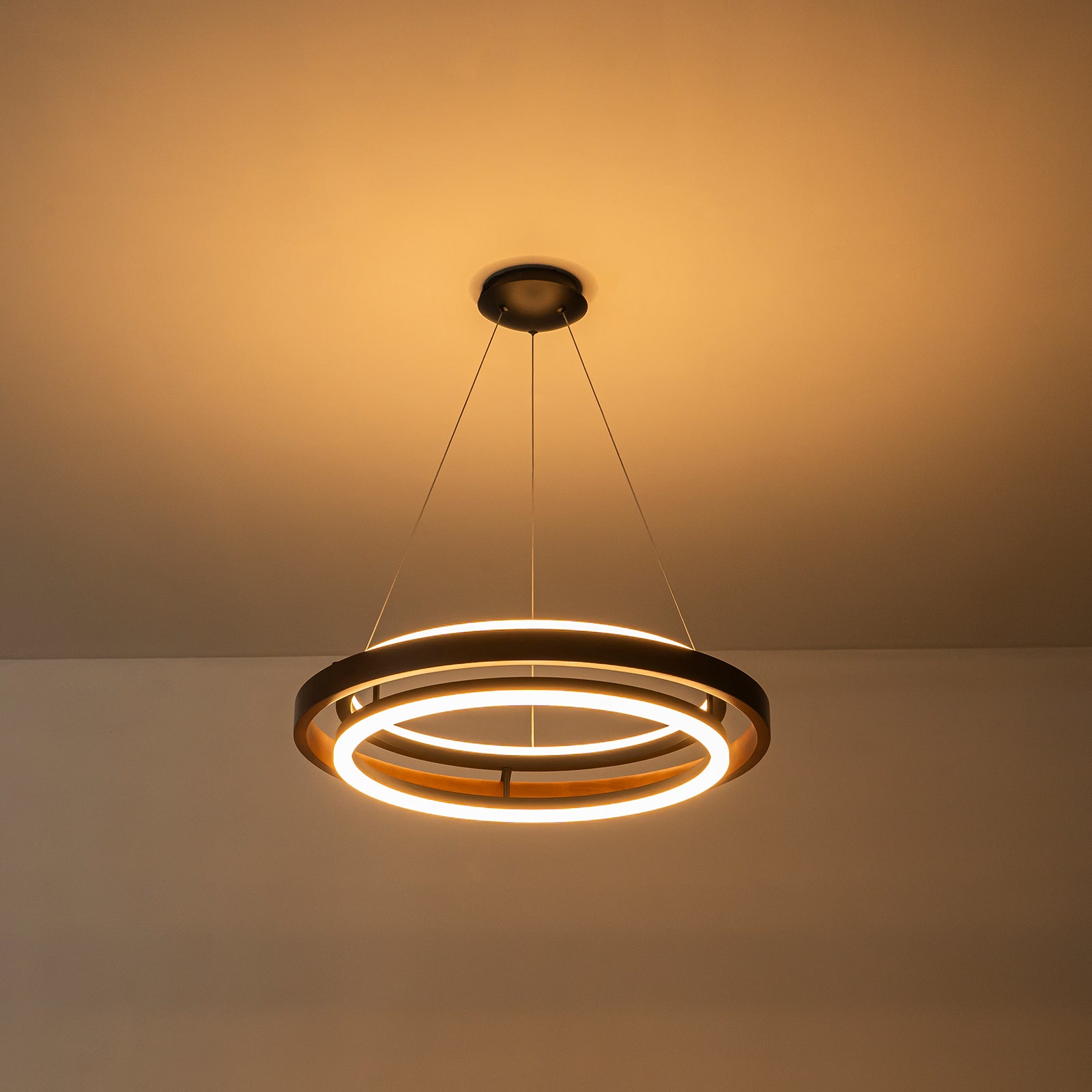 Glowlings 2-flammige, moderne, 61 cm breite, 3-stufige, runde LED-Pendelleuchte aus Walnussholz
