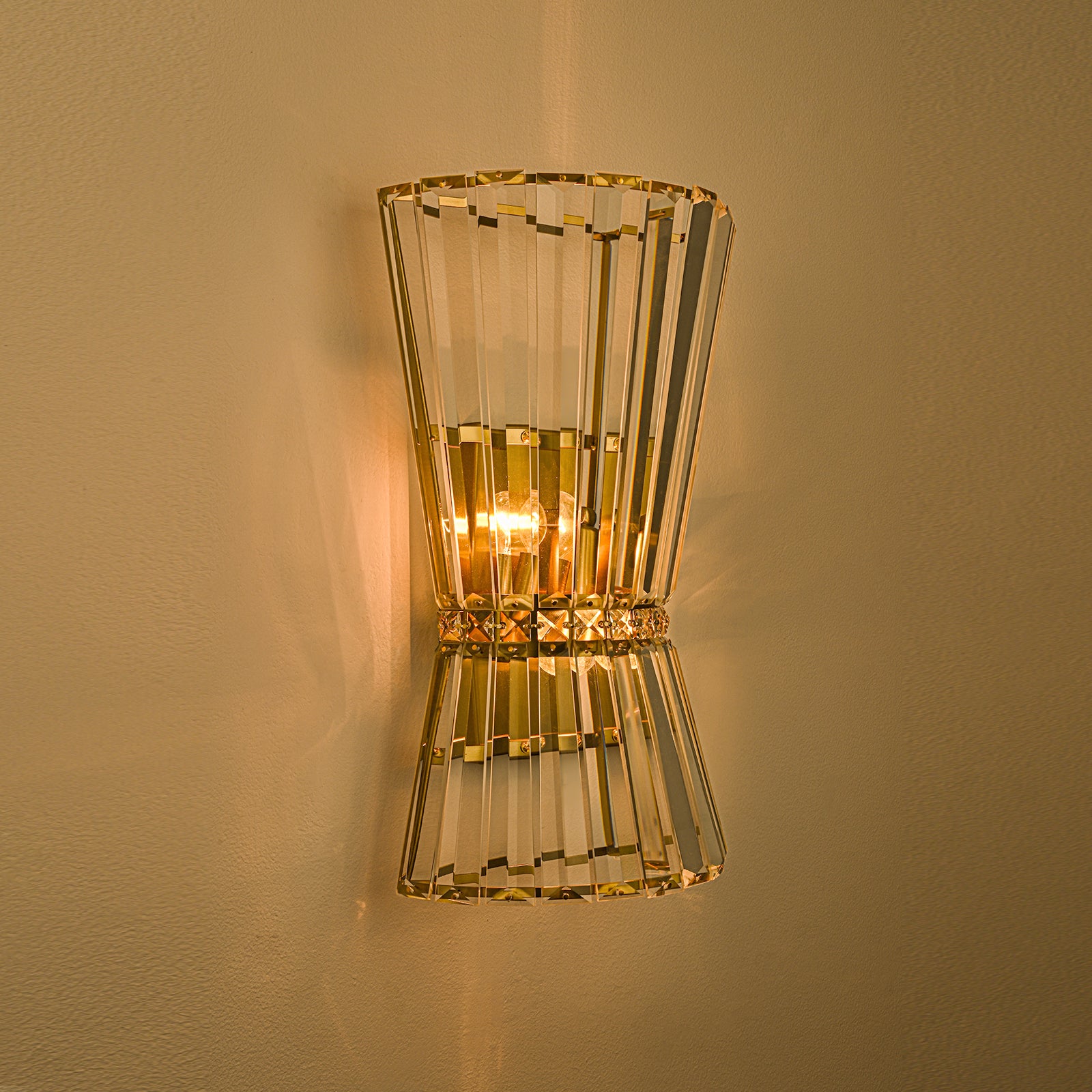 Glowlings Wandleuchter im Vintage-Stil, 2 Lichter, 40,6 cm hoch, Messing, Sanduhr-Kristall