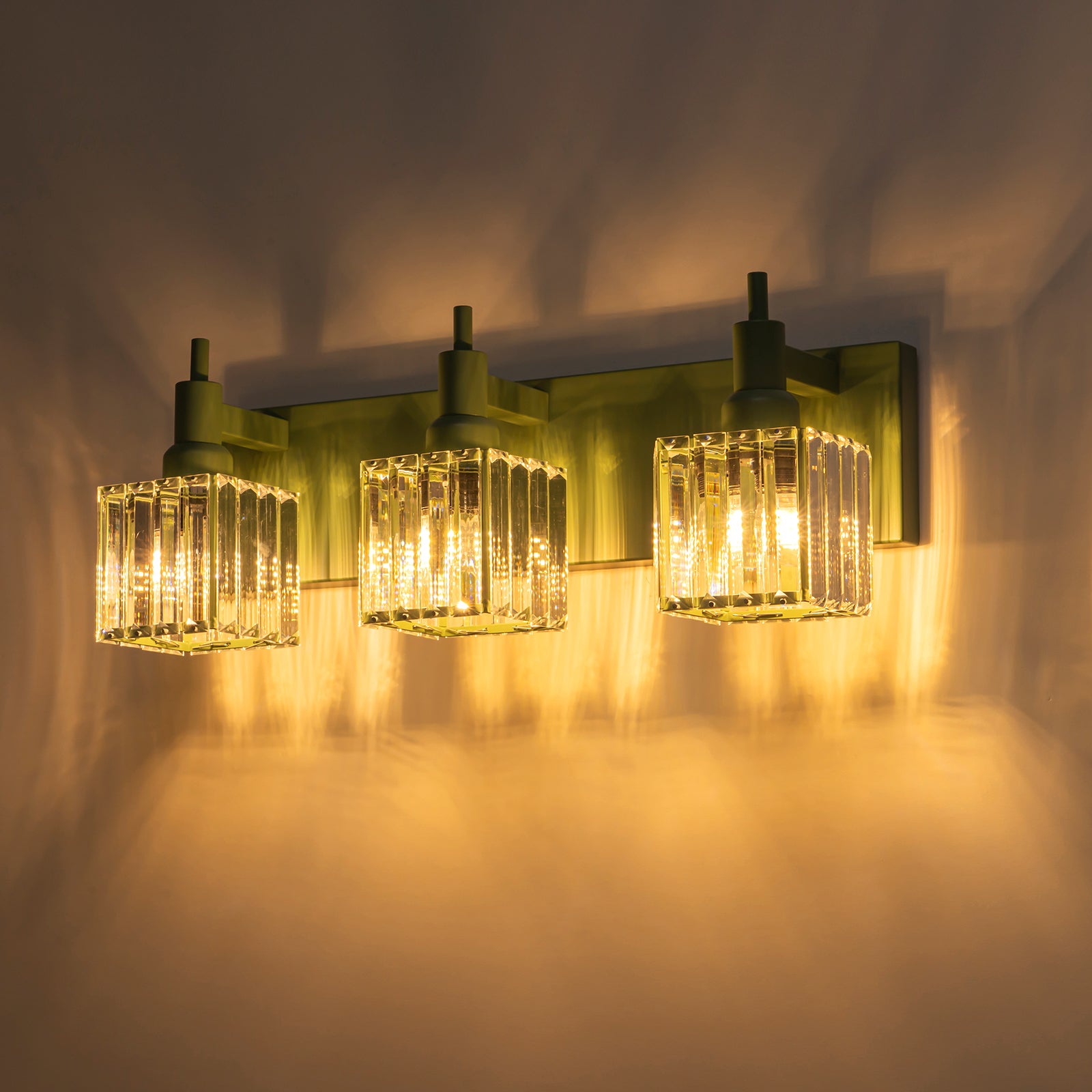 Glowlings 3-flammige moderne quadratische Badezimmer-Waschtischleuchte in Macaron-Grün über dem Spiegel