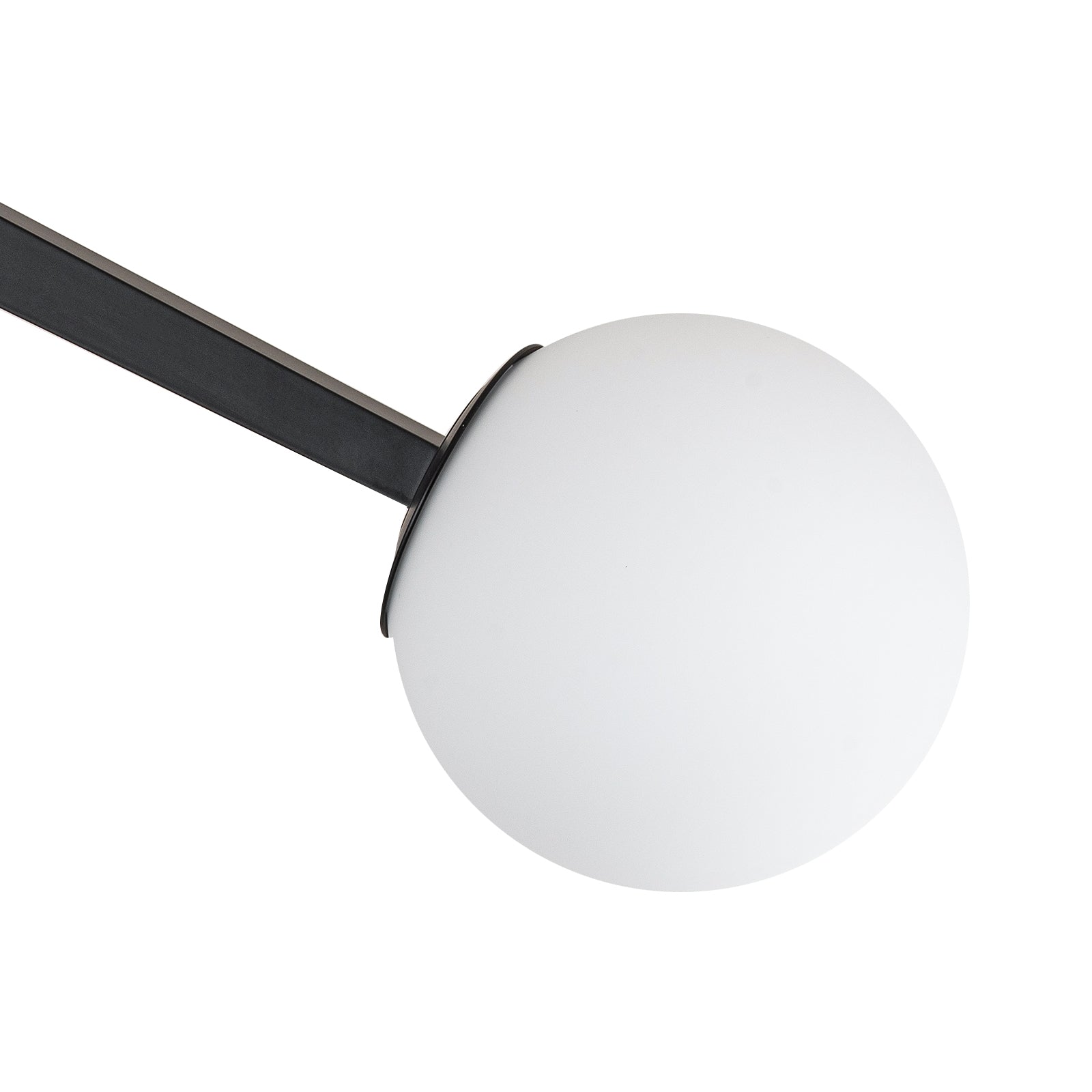 Glowlings 3-flammige, moderne 61 cm breite Opalglas-Kugel-Sputnik-Halbdeckenleuchte