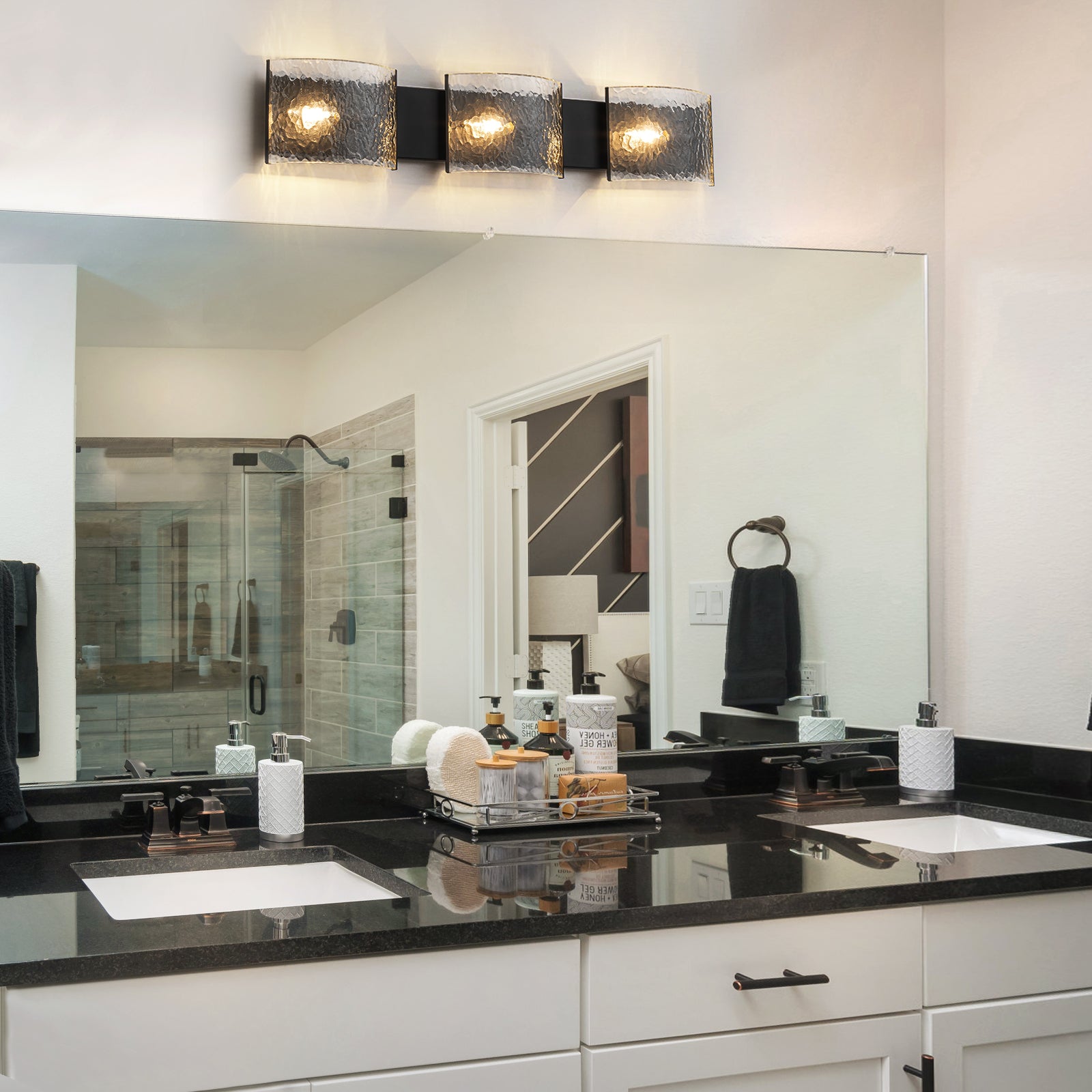 Leuchtende 3-flammige moderne Badezimmer-Waschtischleuchte mit Wasserwellen-Design aus klarem Glas