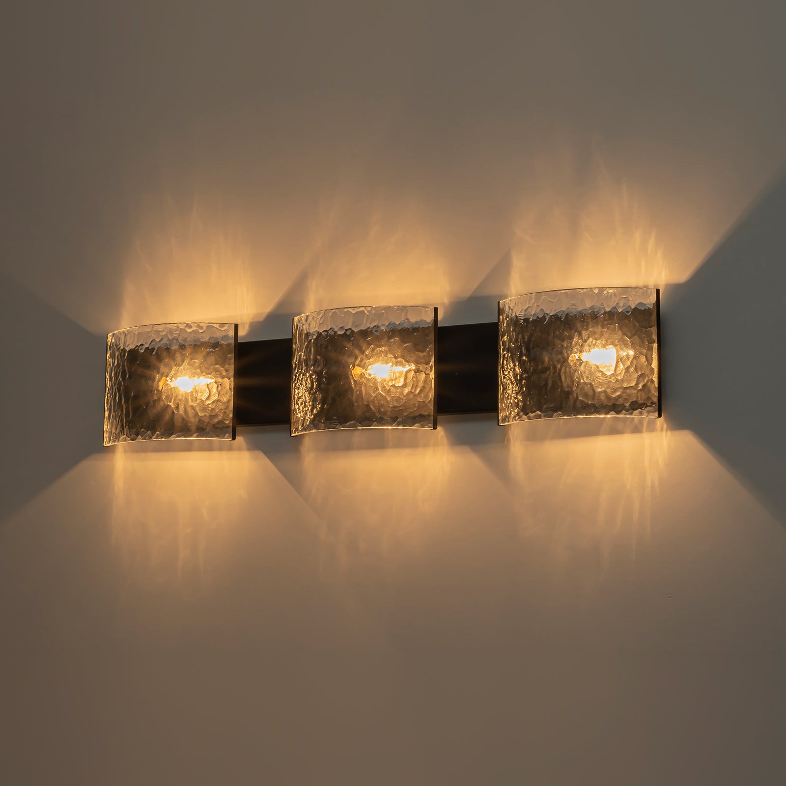 Leuchtende 3-flammige moderne Badezimmer-Waschtischleuchte mit Wasserwellen-Design aus klarem Glas