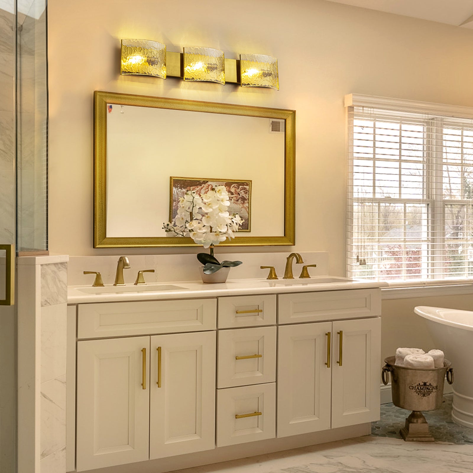 Leuchtende 3-flammige moderne Badezimmer-Waschtischleuchte mit Wasserwellen-Design aus klarem Glas