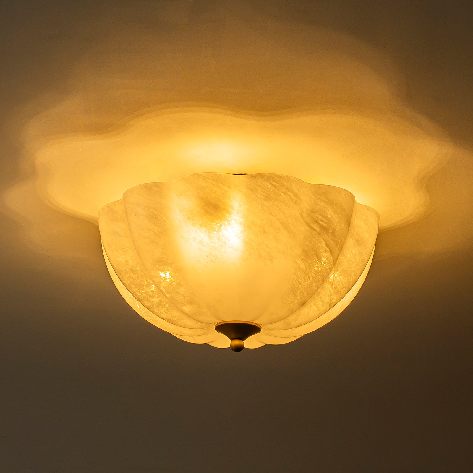 Glowlings 3-flammige Vintage-Deckenleuchte, 40,6 cm breit, mattiertes Wolkenglas, halbbündige Montage