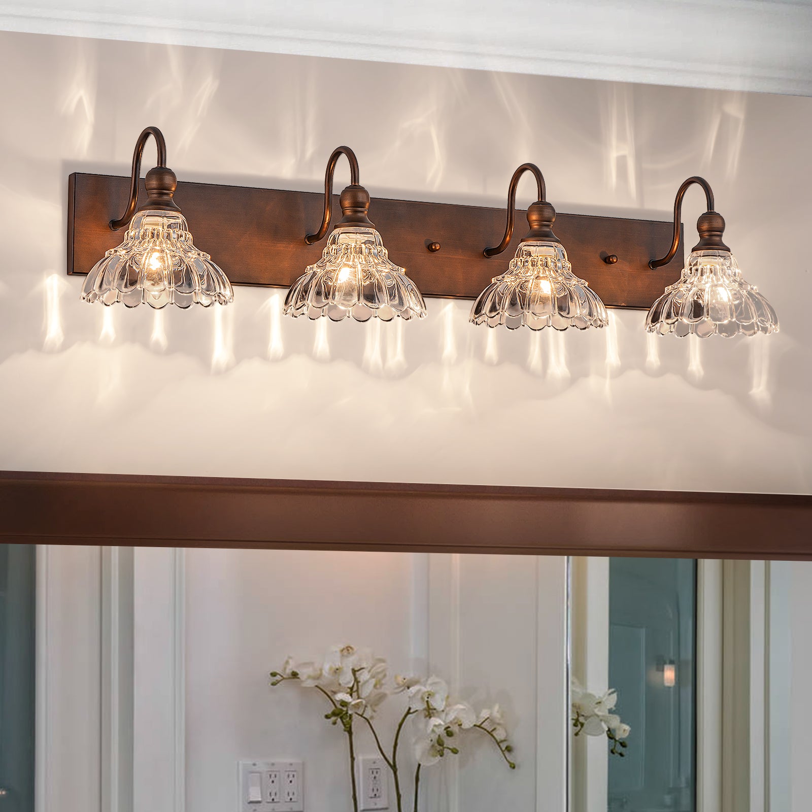 Glowlings 3/4-flammige Badezimmer-Waschtischleuchte im Vintage-Stil, Antik-Bronze, Glas, blumenförmig, über dem Spiegel