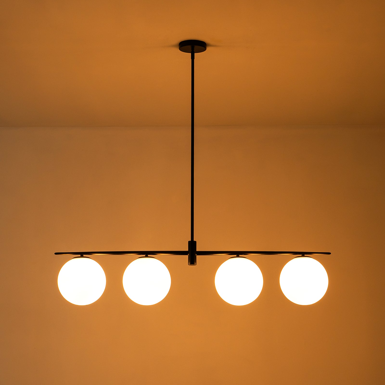 Glowlings 4-flammige, moderne, 114,3 cm breite, lineare Pendelleuchte aus Opalglas