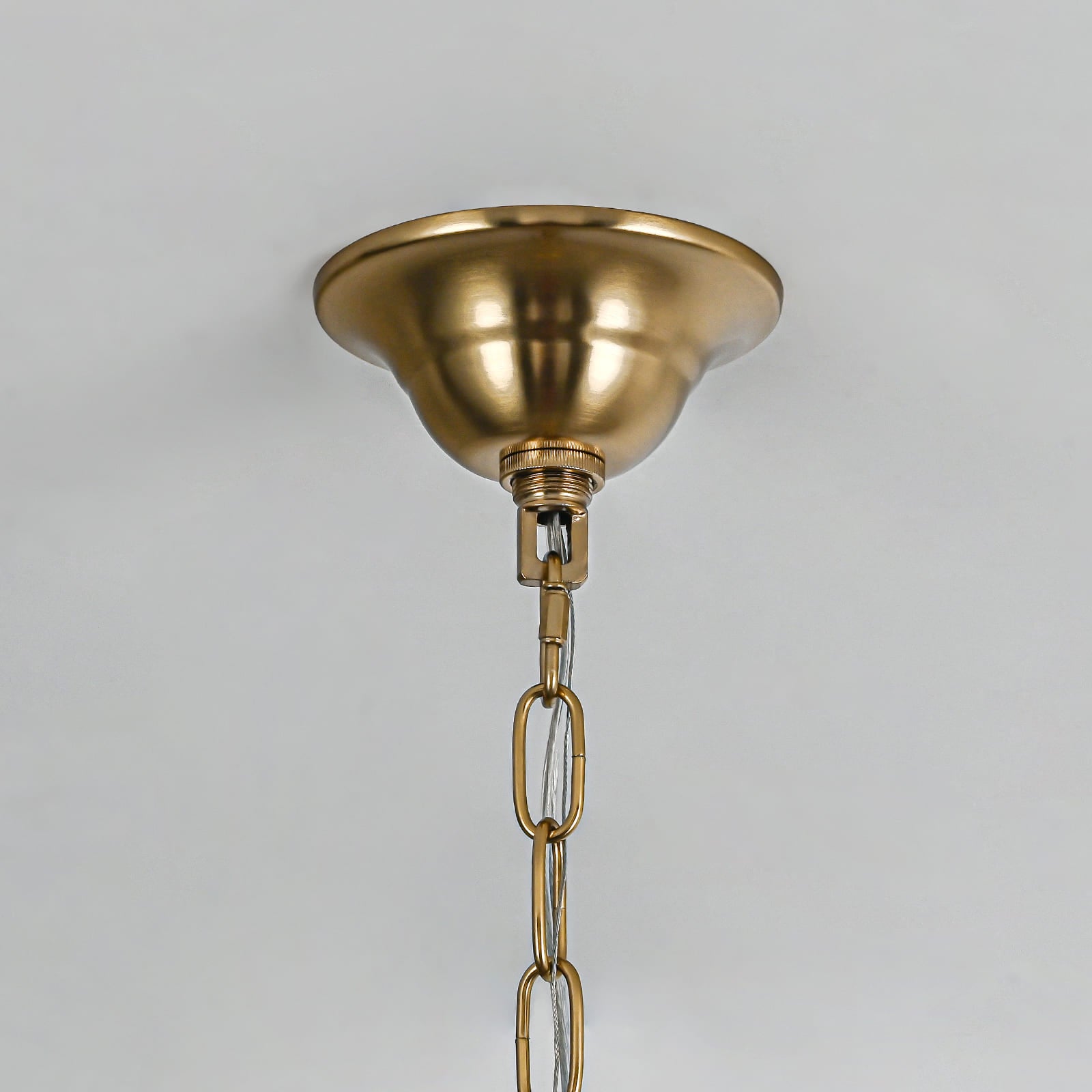 Glowlings 5-flammiger Vintage-Kronleuchter mit großer Messingkugel, 50,8 cm breit, handgefertigt, Kristall