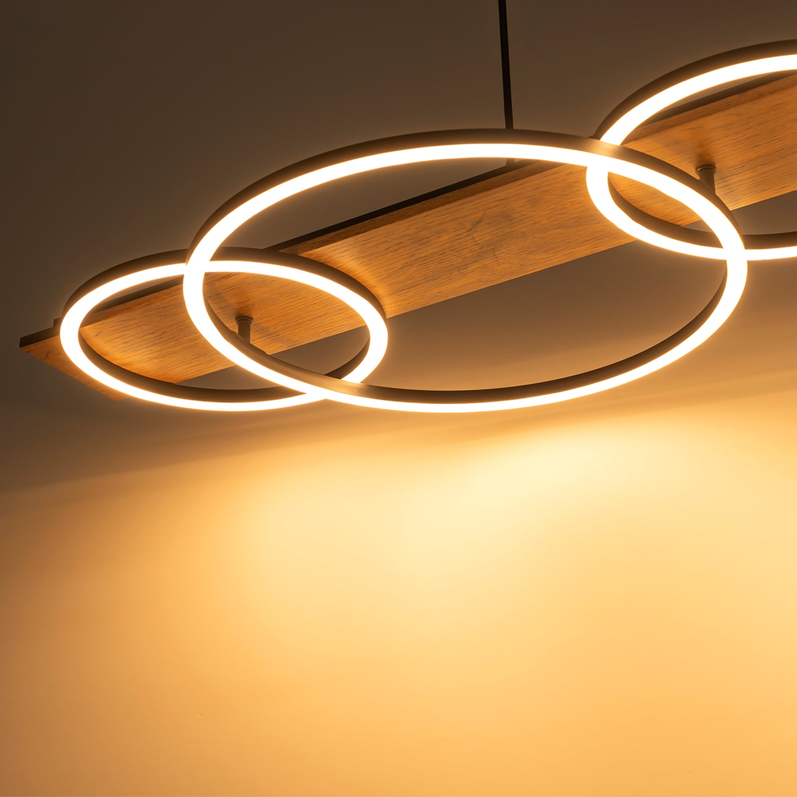 Glowlings 5-flammige, moderne, 124 cm breite, zweistufige, runde, kreisförmige, lineare Pendelleuchte aus Holz, Inselleuchte