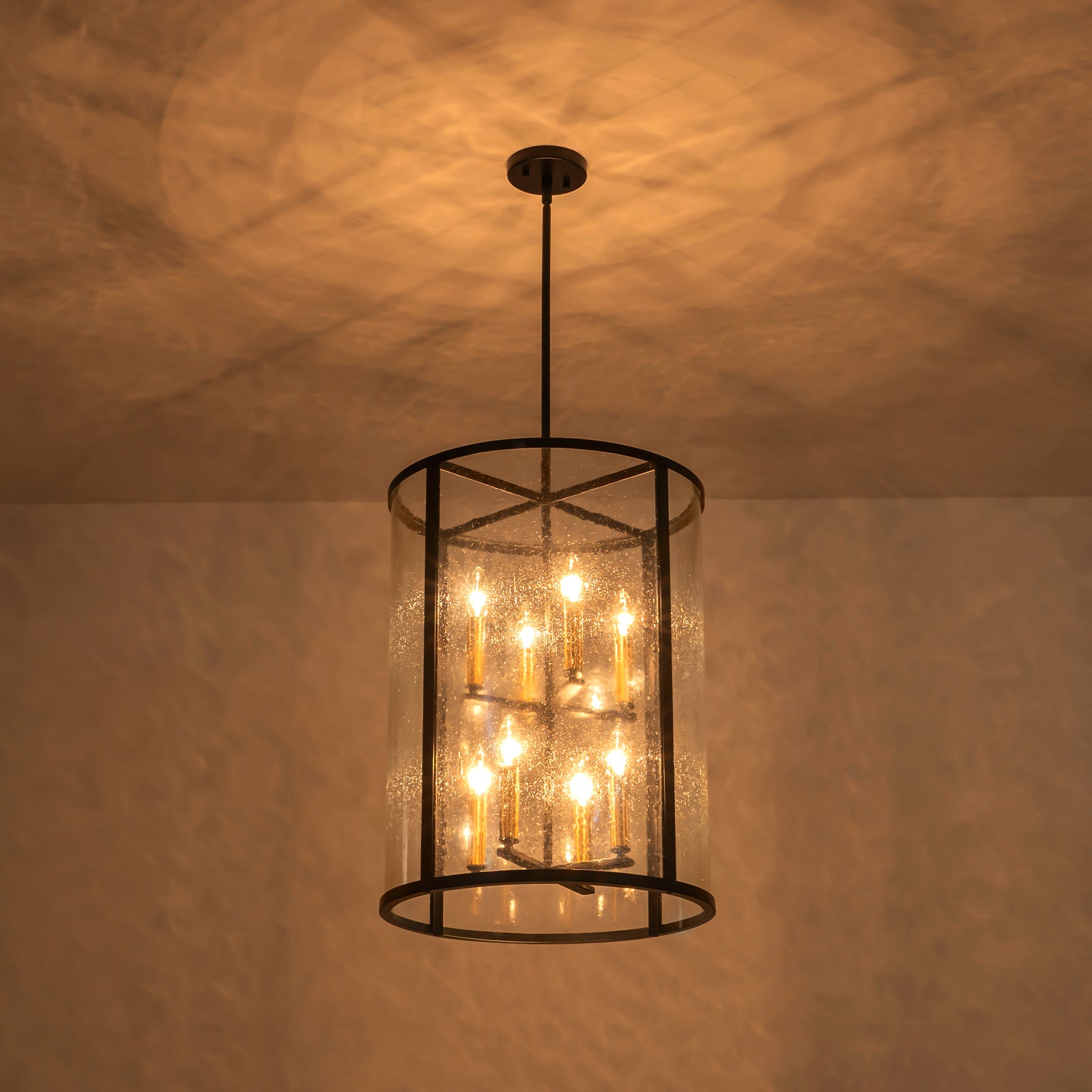 Glowlings 8-flammiger Bauernhaus-Kronleuchter, 45,7 cm breit, Laternenzylinder, mit Samen, klares Glas