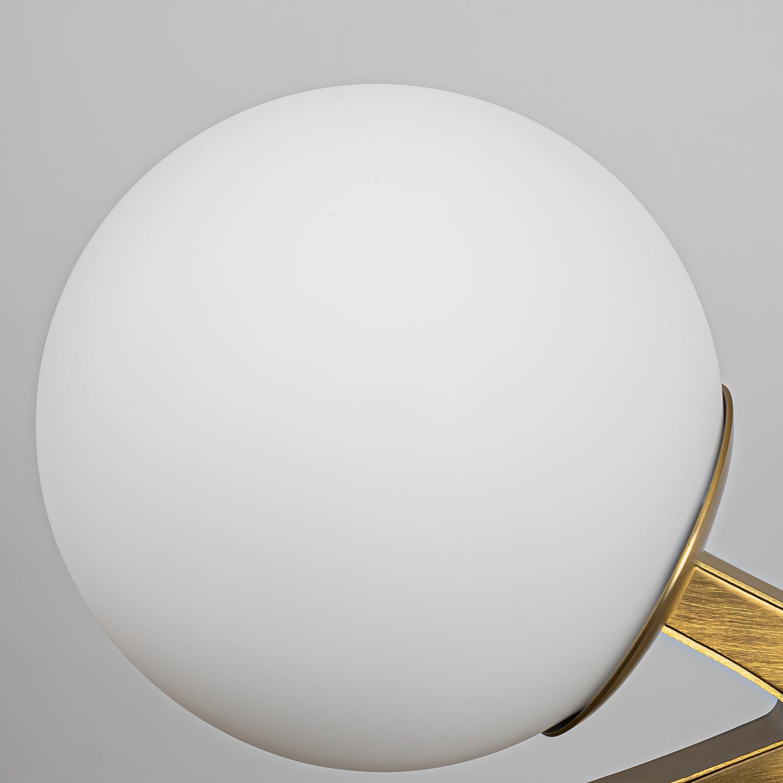 Glowlings 8-flammiger moderner 56" breiter Kronleuchter aus Opalglas