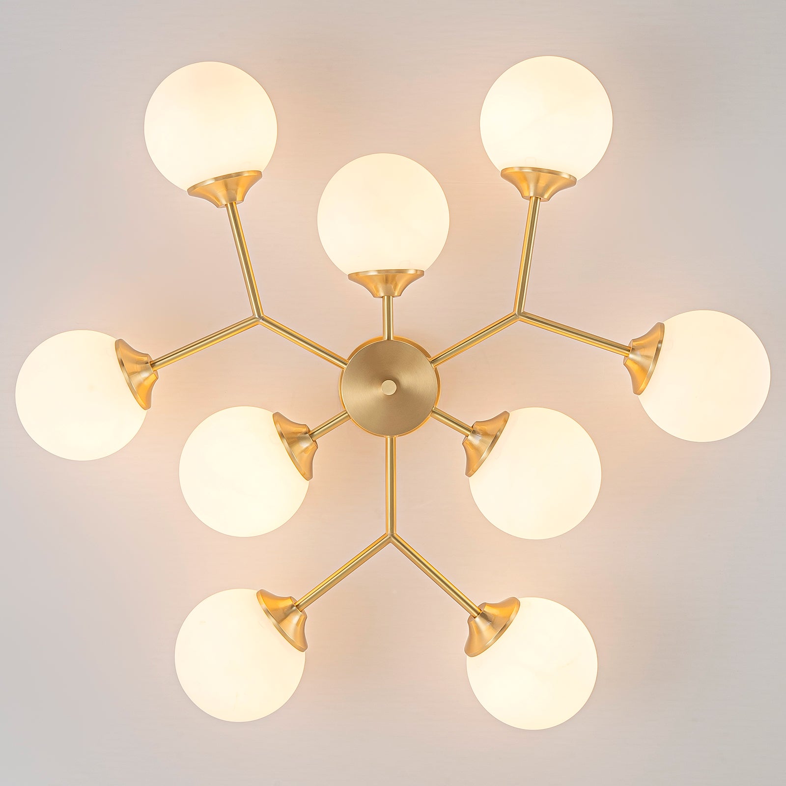 Glowlings 9/15-flammige moderne große Sputnik-Leuchte aus Messing mit Opalglas, halbbündige Montage