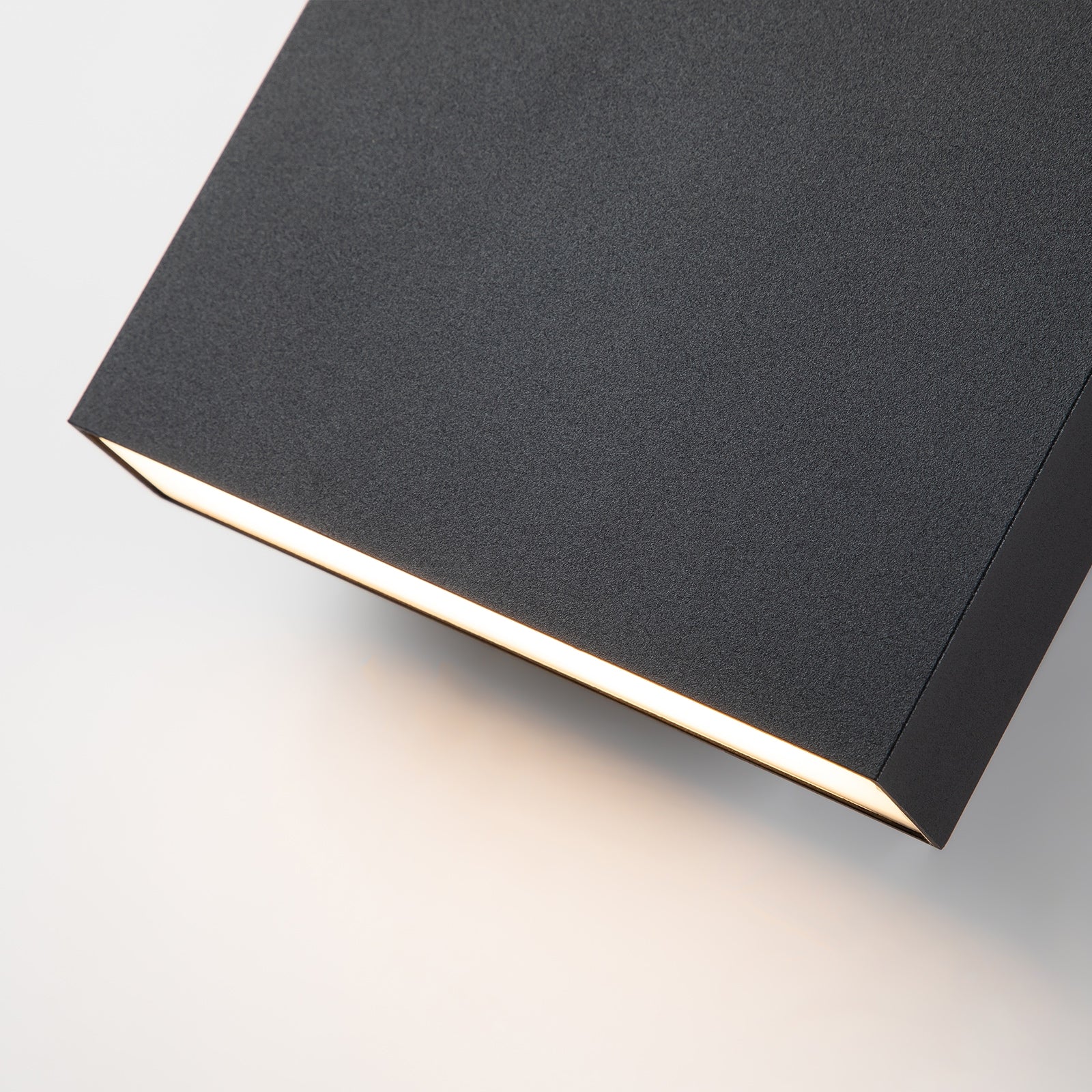 Glowlings 2-flammige, 25,4 cm hohe, moderne, integrierte LED-Außenwandleuchte in Schwarz/gebürstetem Gold