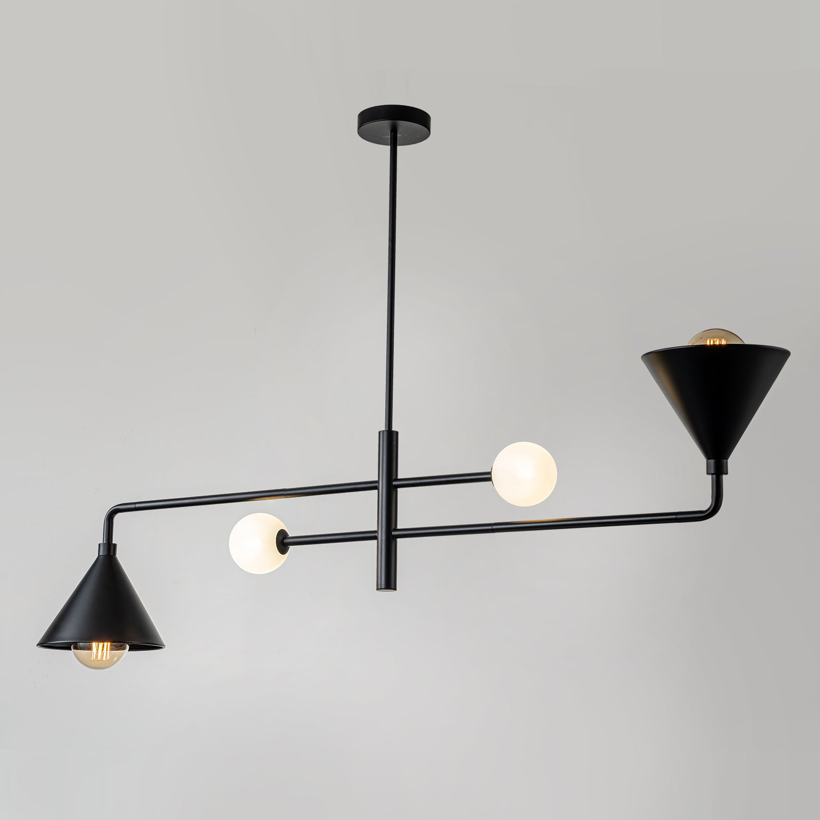 Glowlings Moderne 4-flammige, um 360° drehbare, kegelförmige lineare Pendelleuchte mit Opalglas