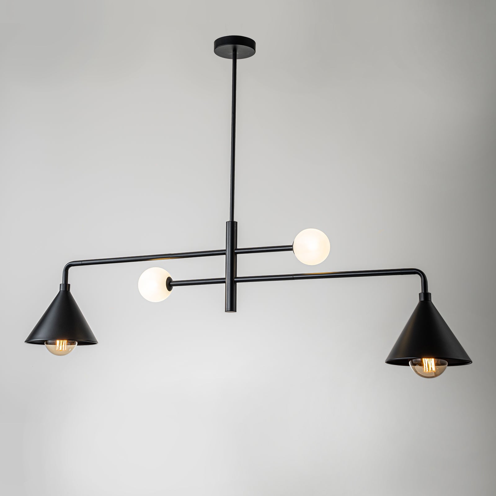 Glowlings Moderne 4-flammige, um 360° drehbare, kegelförmige lineare Pendelleuchte mit Opalglas