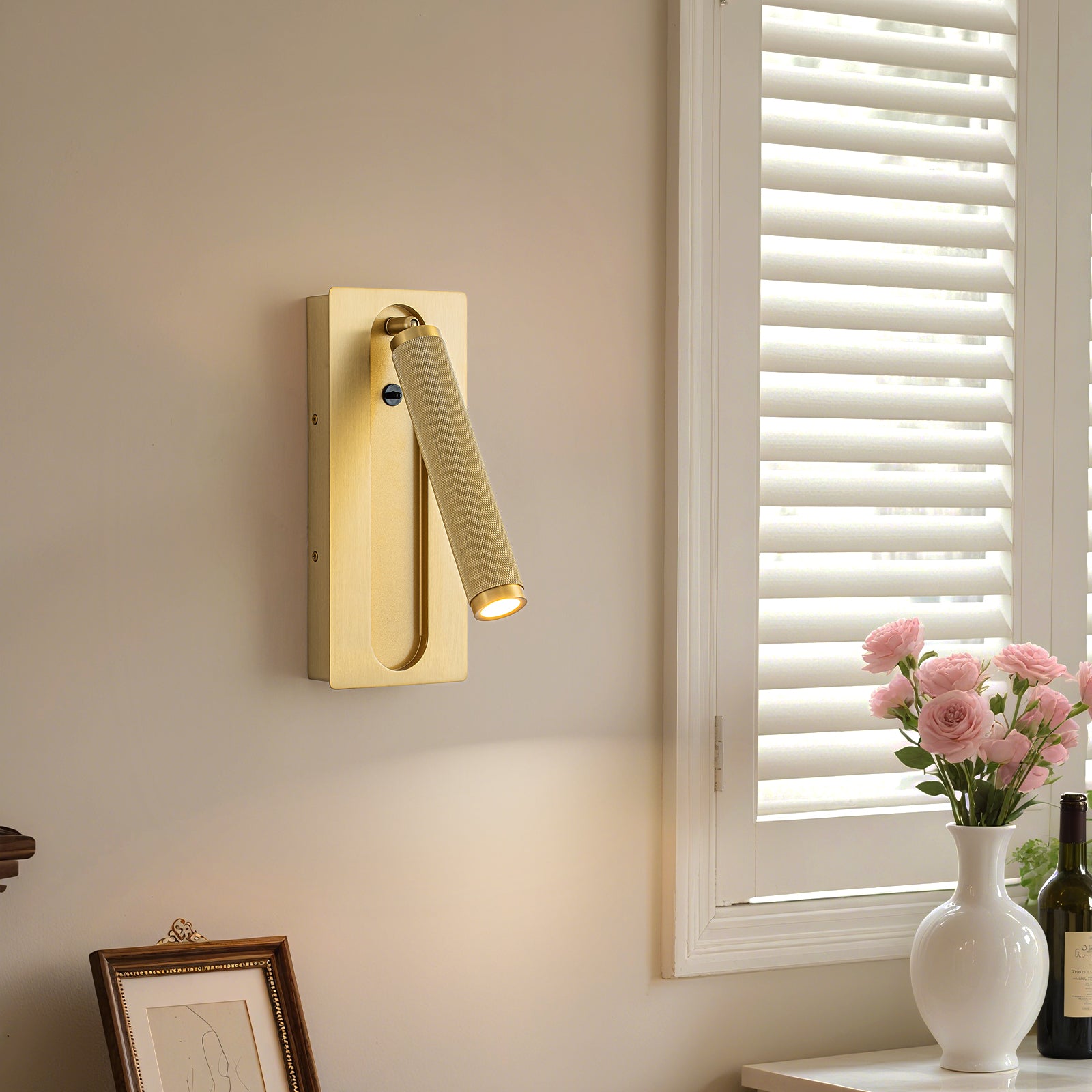 Glowlings 1-Light Modern Brass Bedside Reading Sconce 360° Flexible Spotlight with Knurled Detail & Swivel Arm