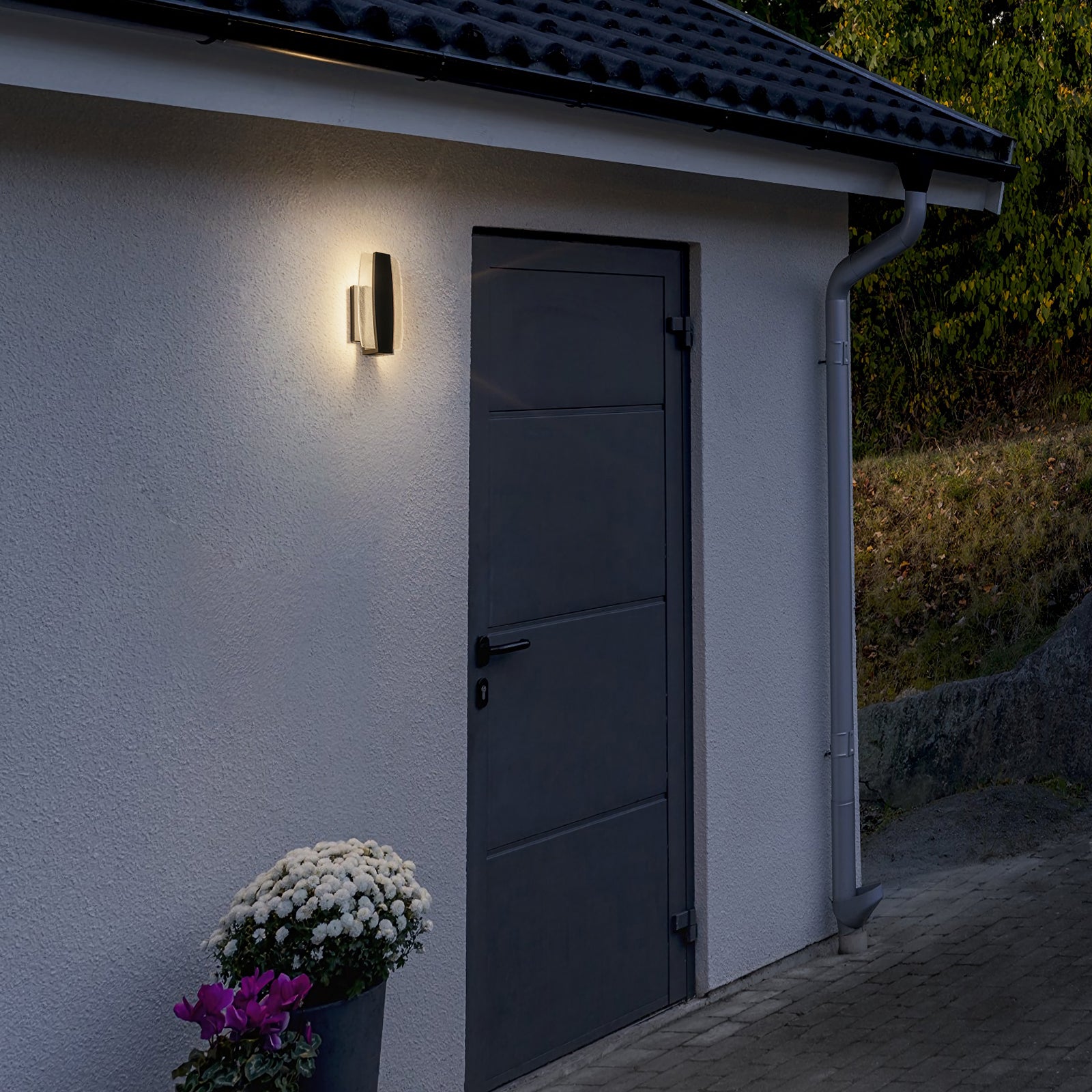 Glowlings 1-Light Modern 15"High Black Handmade Seed Glass Integrated LED Outdoor Wall Sconce