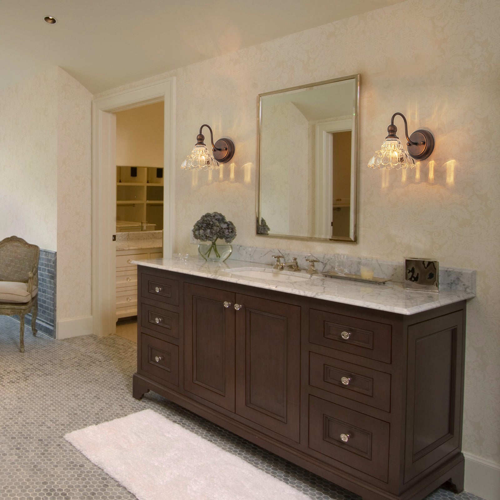 Glowlings 3/4-flammige Badezimmer-Waschtischleuchte im Vintage-Stil, Antik-Bronze, Glas, blumenförmig, über dem Spiegel