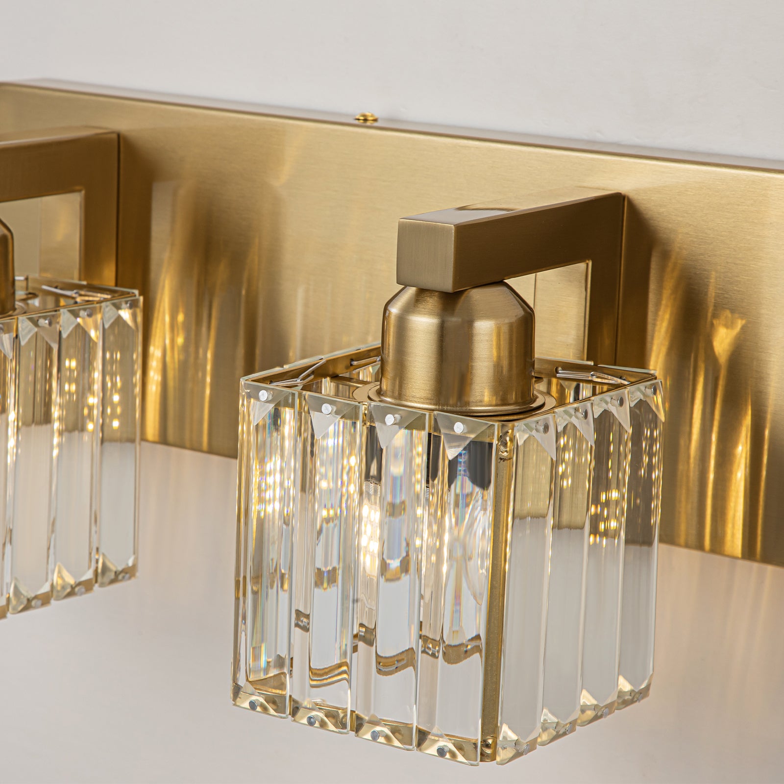 Glowlings 3/4/5-Light Modern Gold Square Crystal Bathroom Vanity Light Bathroom Light Fixtures Over Mirror